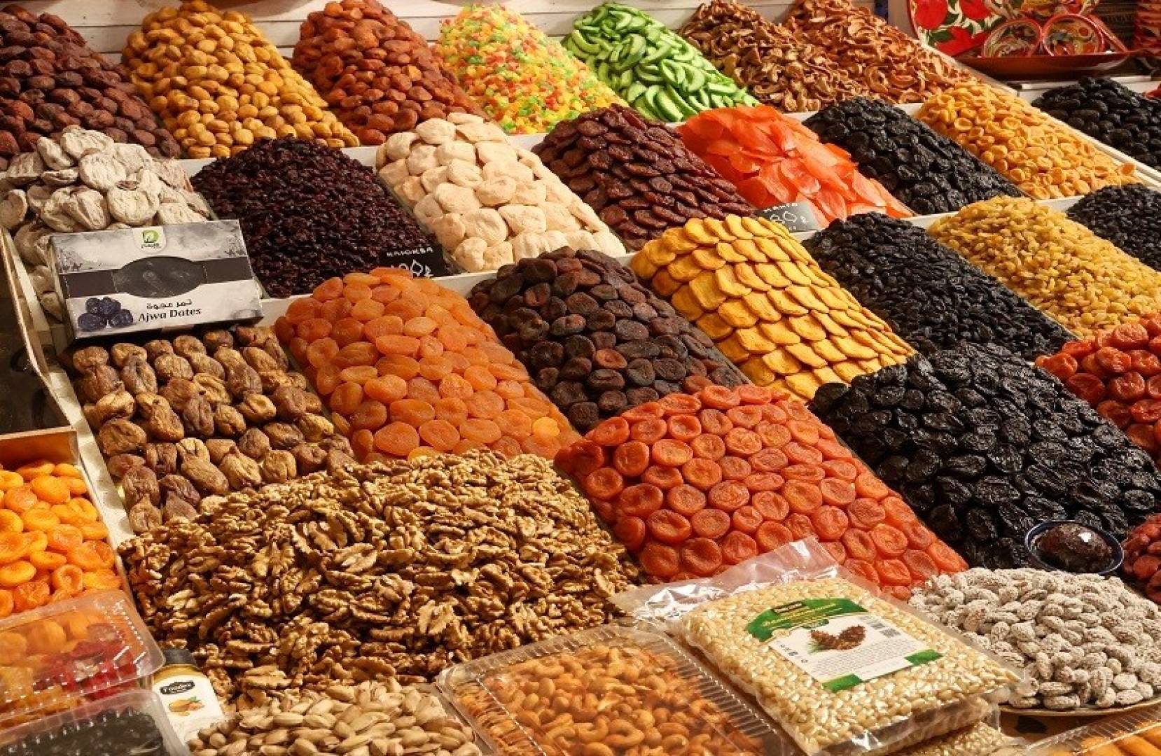 تحذير لمرضى السكري.. مخاطر خفية وراء تناول العسل والفواكه المجففة