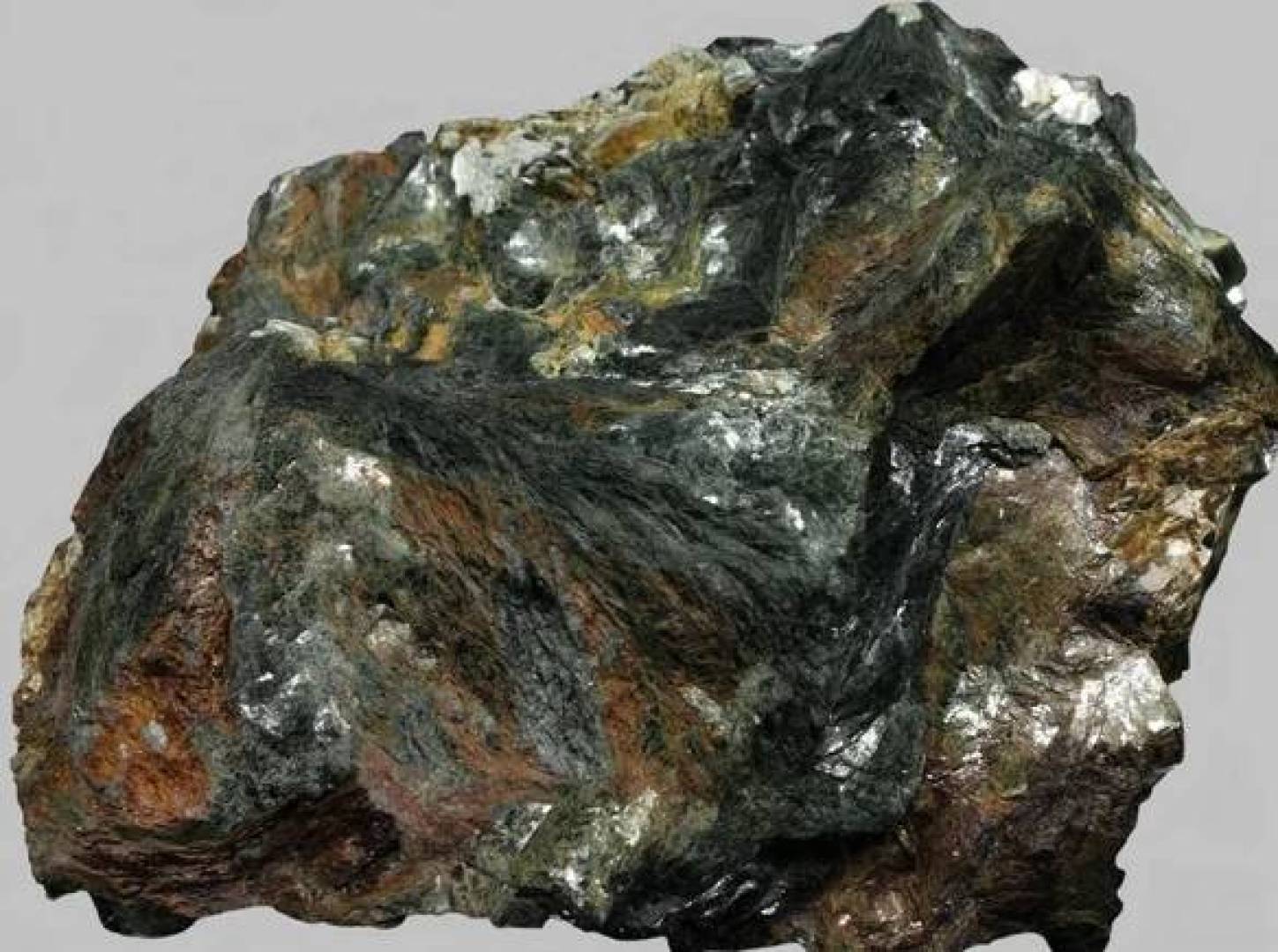 اكتشاف نوع جديد من المعادن يعيد رسم خريطة باطن الأرض
