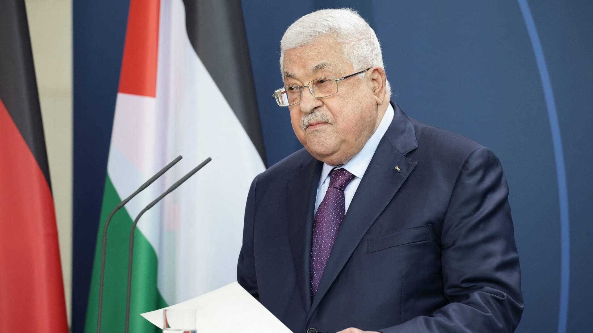 الرئيس الفلسطيني محمود عباس يصدر مرسوما بتشكيل لجنة صياغة الدستور المؤقت