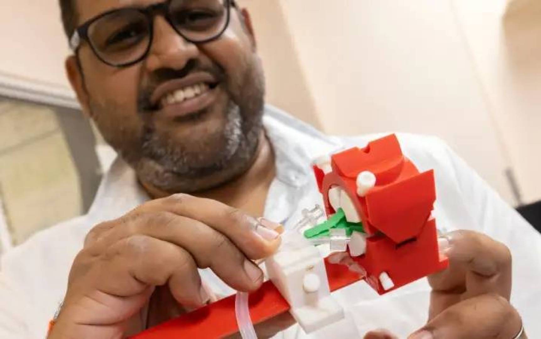 جهاز جديد يمهد الطريق لعمليات زراعة العين البشرية بالكامل