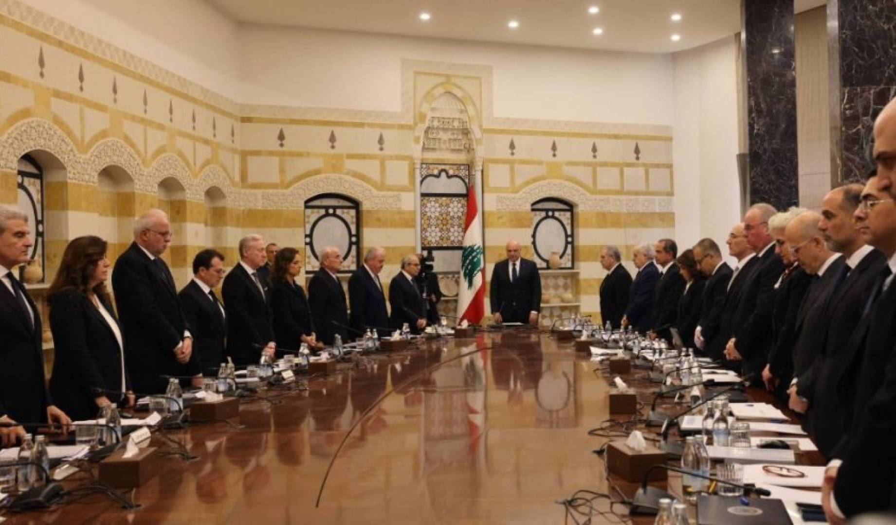 أزمة الحكومة الدستورية في لبنان: تداعيات انسحاب الوزراء الشيعة من مجلس الوزراء على الاستقرار السياسي والمؤسساتي
