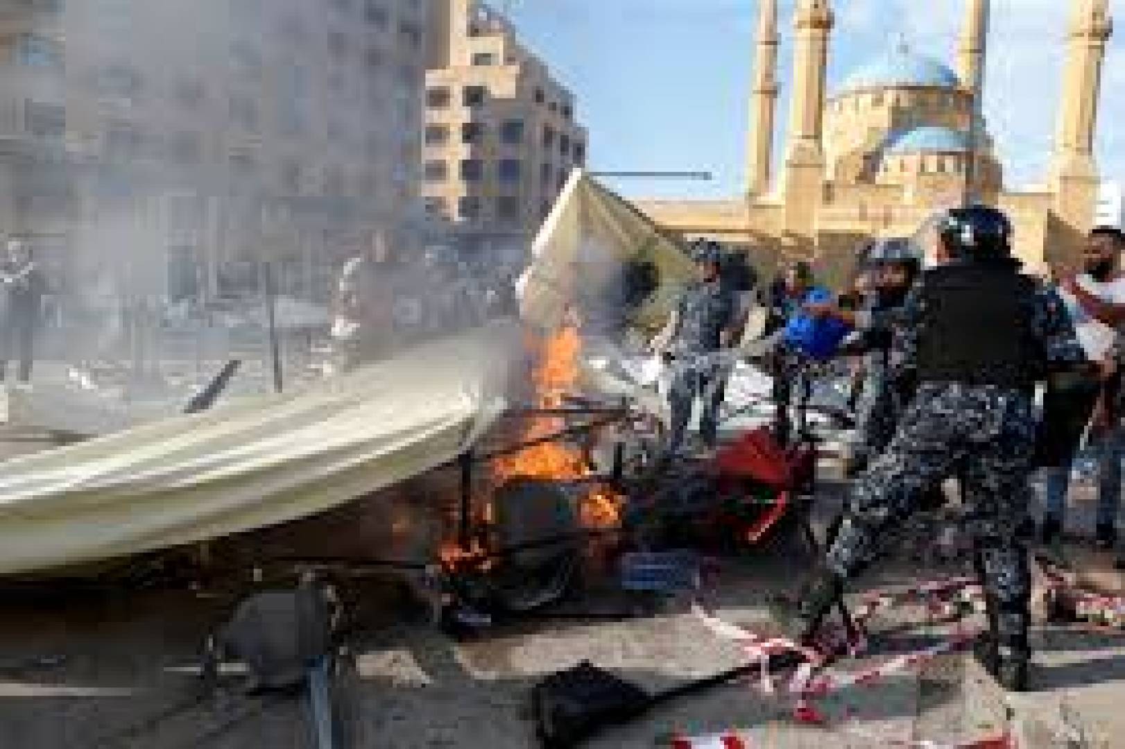 هل تدفع السعودية لبنان إلى فوضى المجهول؟