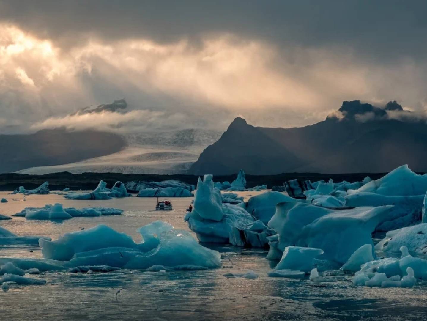 الجليد يذيب المعادن أسرع من الماء حتى في درجات التجمد