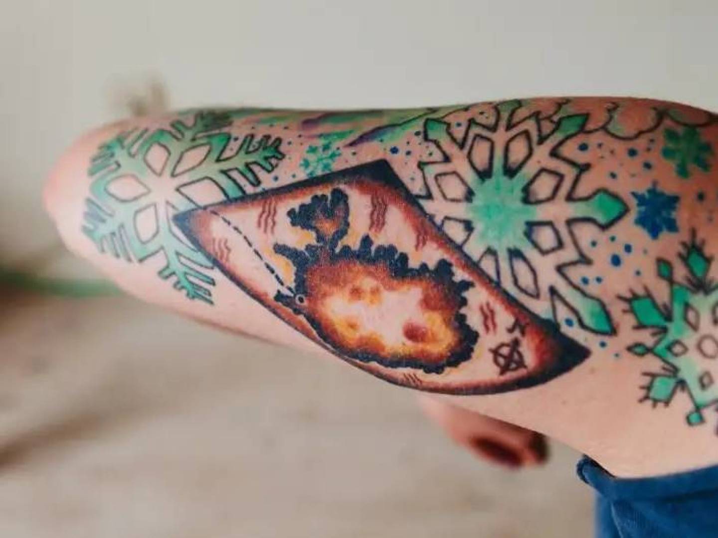 الكشف عن مخاطر خفية لأحبار الوشوم على صحة الإنسان