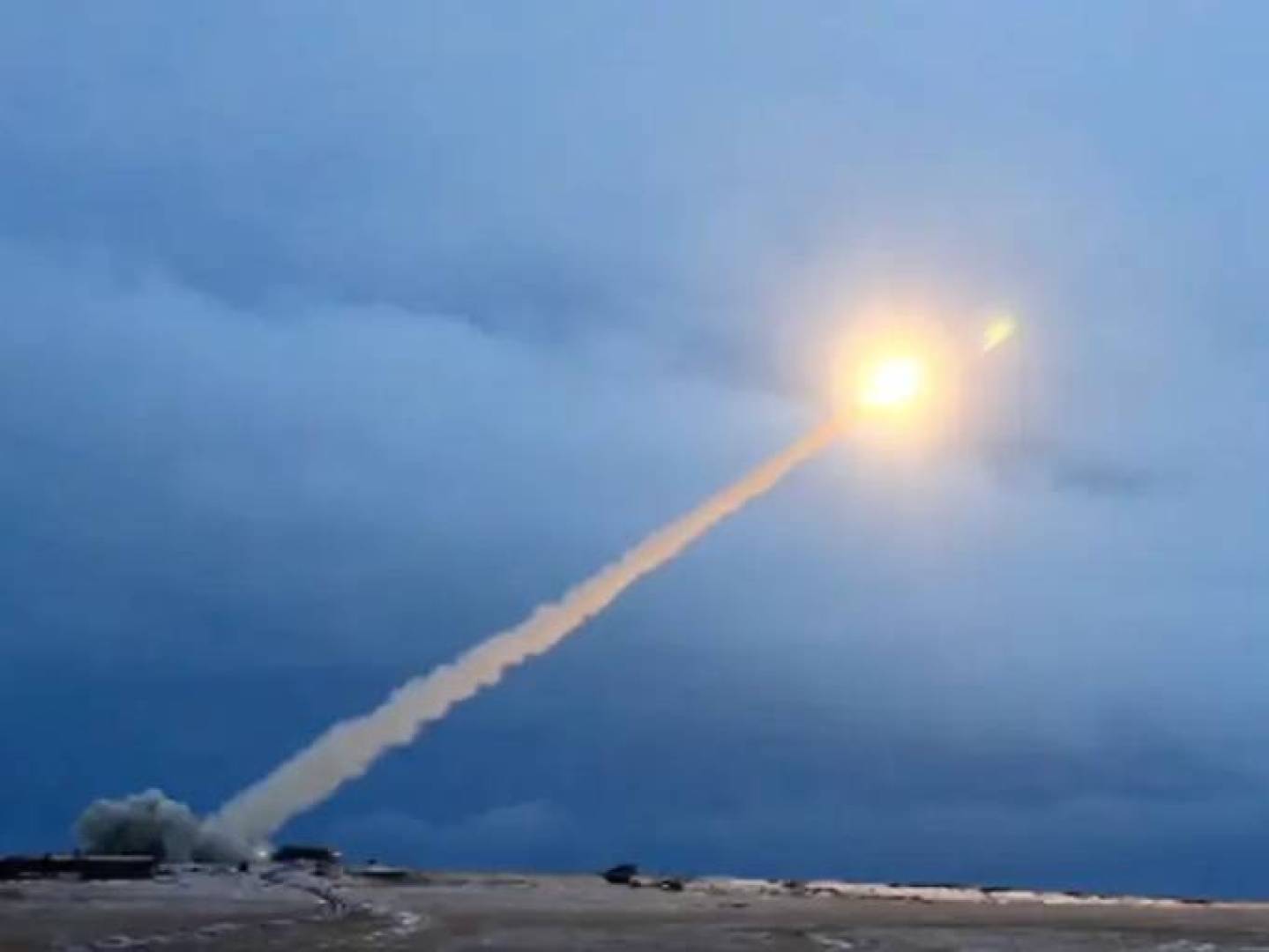 روسيا تختبر صاروخ كروز نووي جديد يحلّق 15 ساعة متواصلة روسيا تختبر صاروخ كروز نووي جديد يحلّق 15 ساعة متواصلة