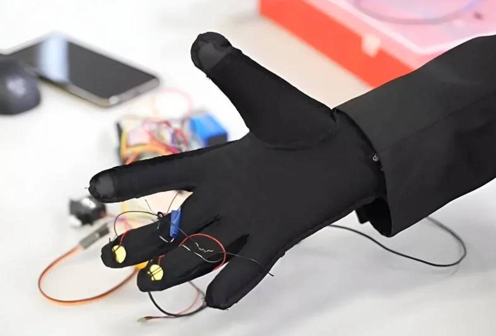 ابتكار طبي هام يعيد الإحساس لمرتدي الأطراف البيونية