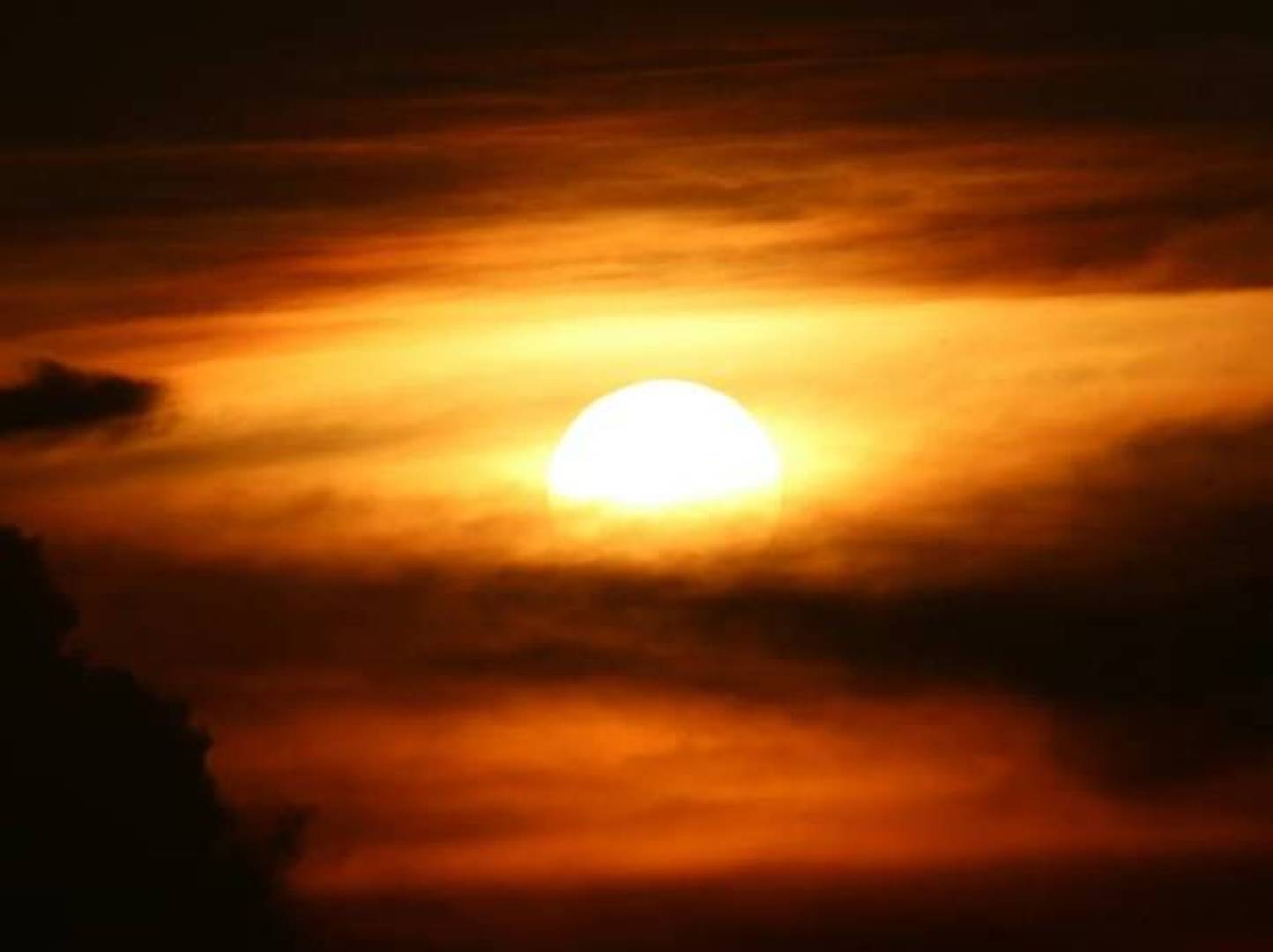 الكشف عن سر تكون المطر الشمسي أثناء الانفجارات الشمسية