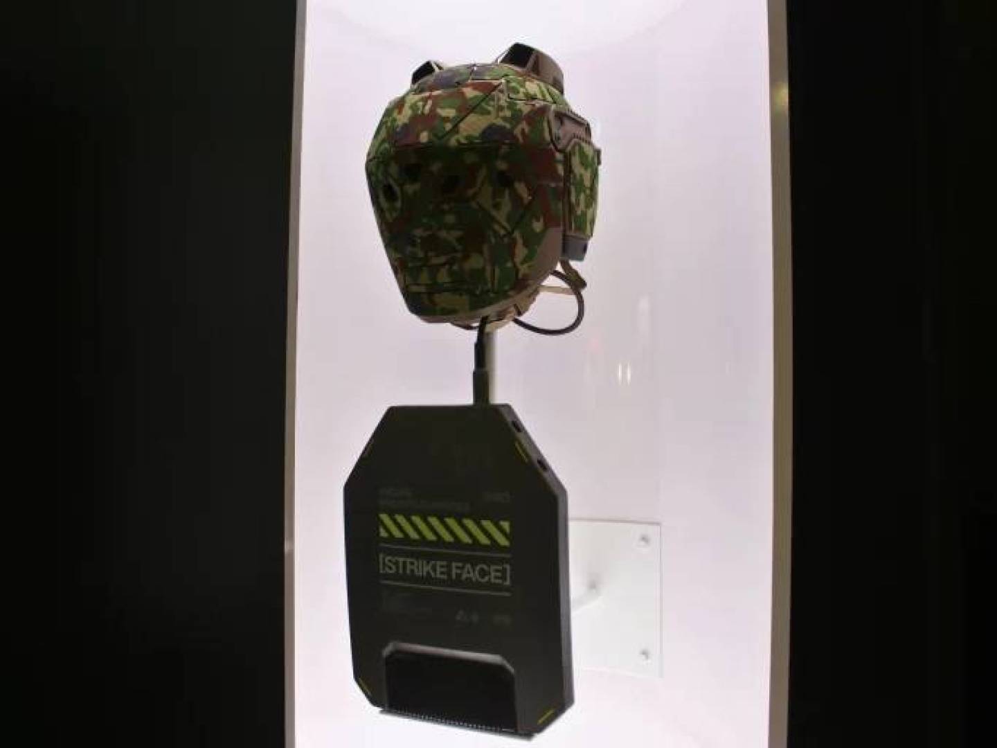 تقنية الواقع المختلط تحول خوذة EagleEye الجديدة لمركز قيادة