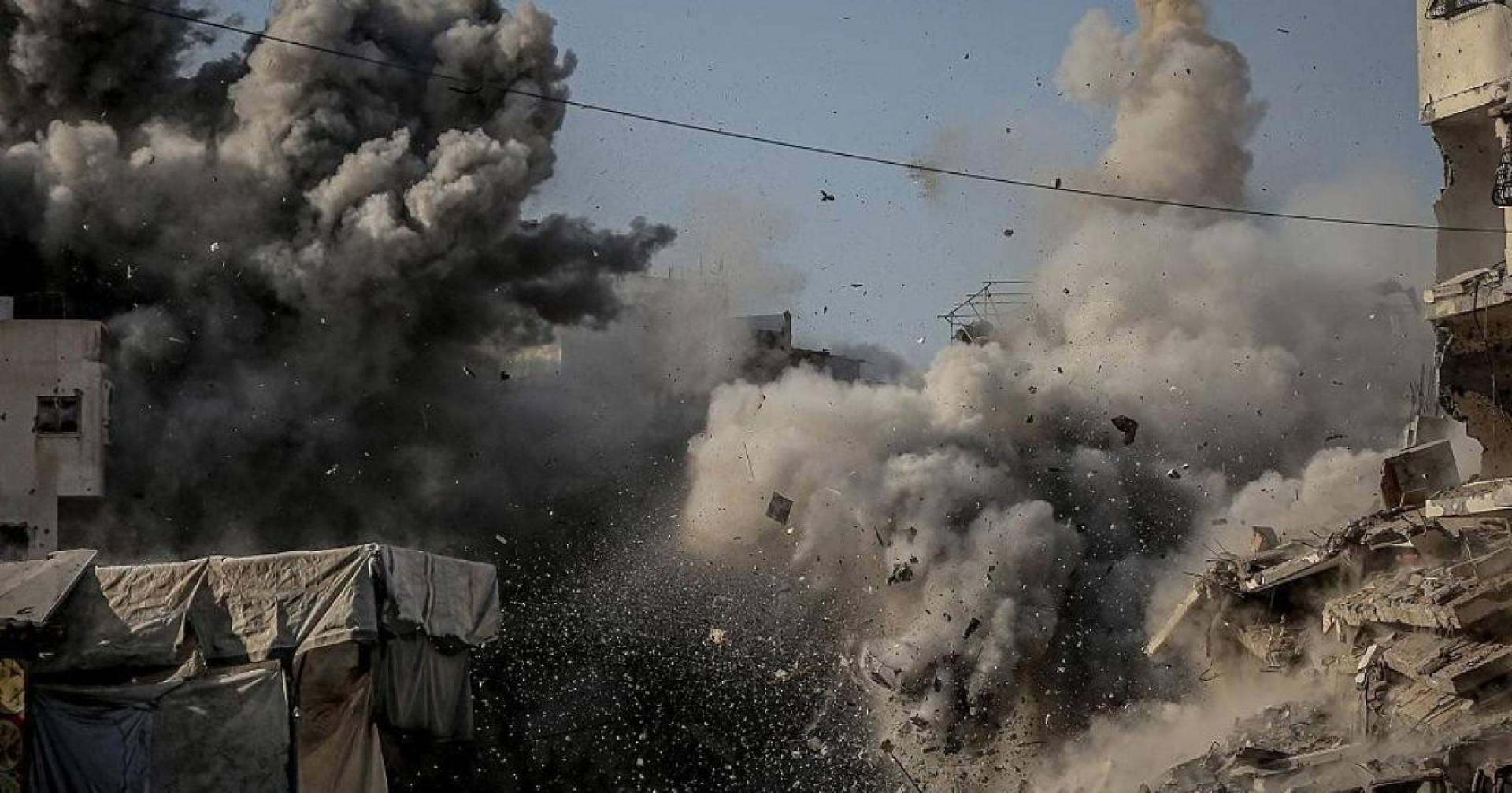 عامان على الحرب.. والاحتلال الإسرائيلي يواصل قصفه على غزة