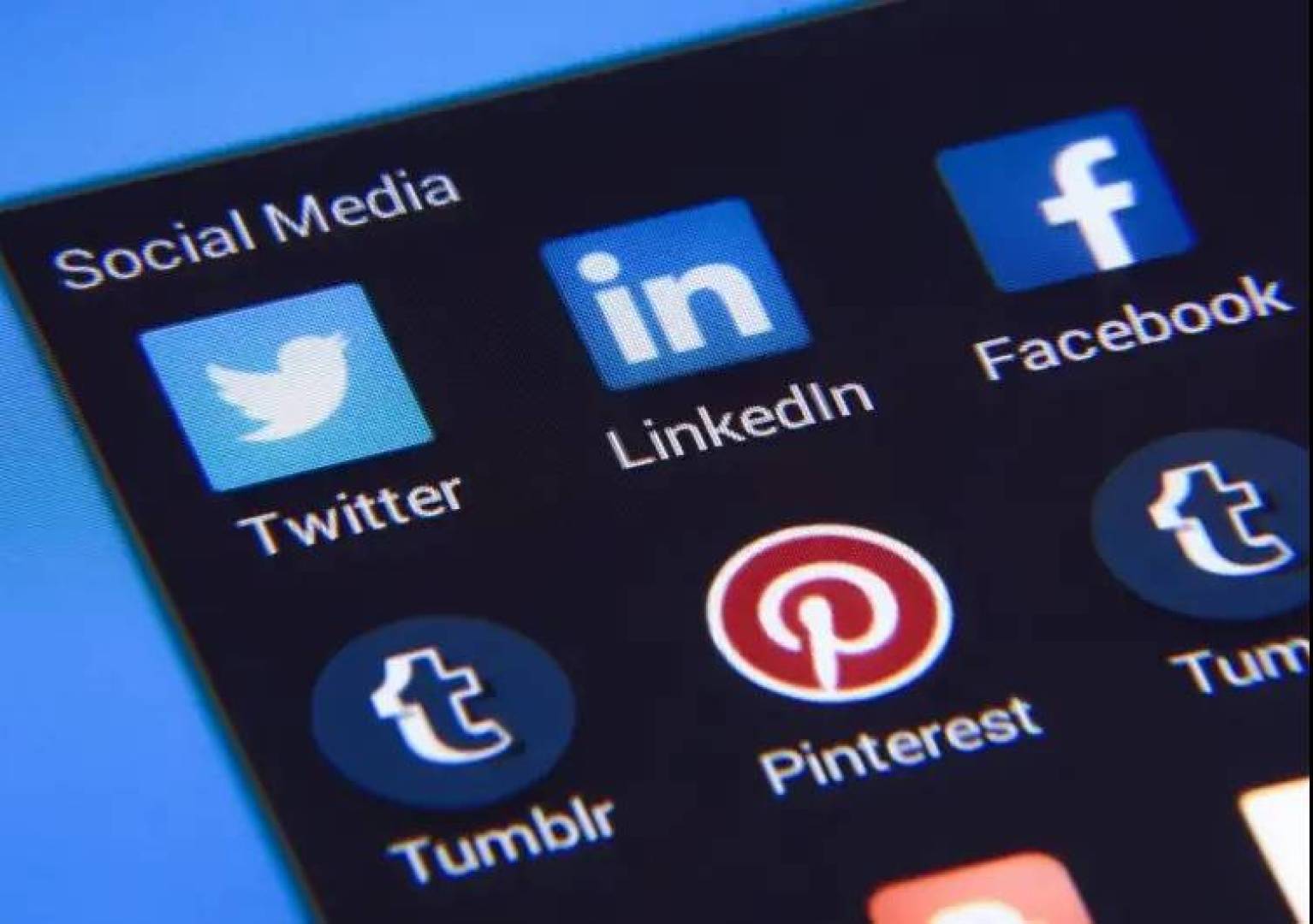 استخدام الأطفال لمواقع التواصل الاجتماعي يؤثر على الذاكرة والإدراك لديهم استخدام الأطفال لمواقع التواصل الاجتماعي يؤثر على الذاكرة والإدراك لديهم