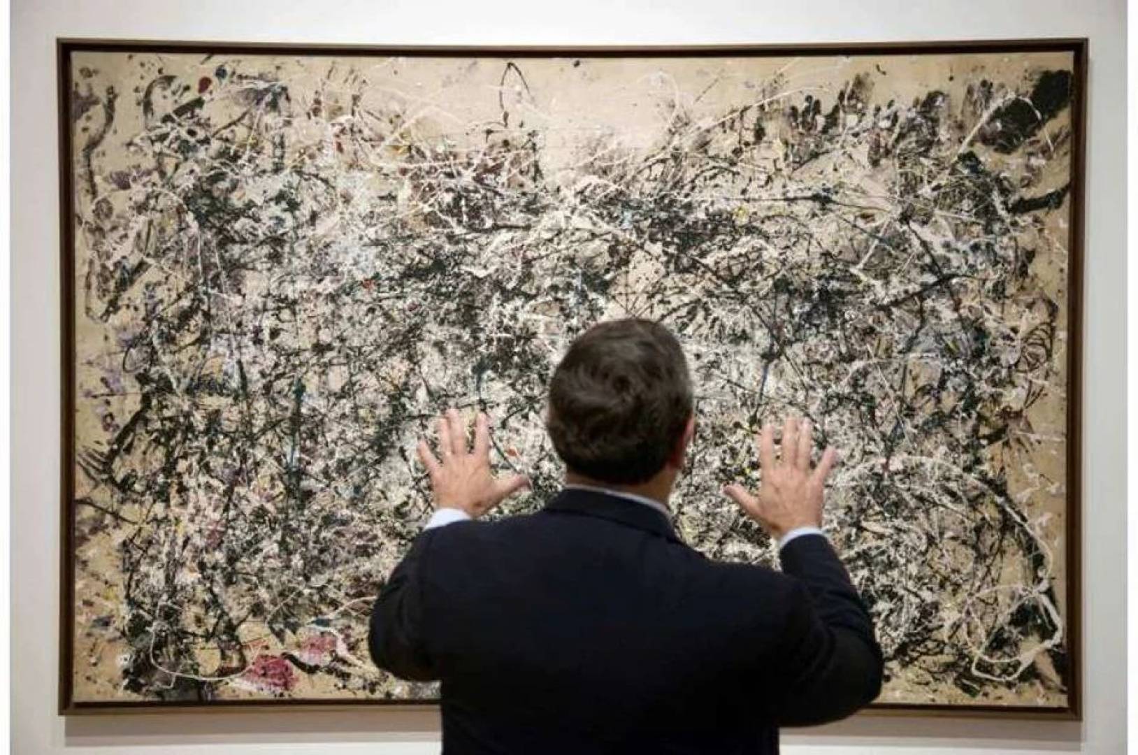 الكشف عن سر اللون الفيروزي في لوحة جاكسون بولوك الشهيرة