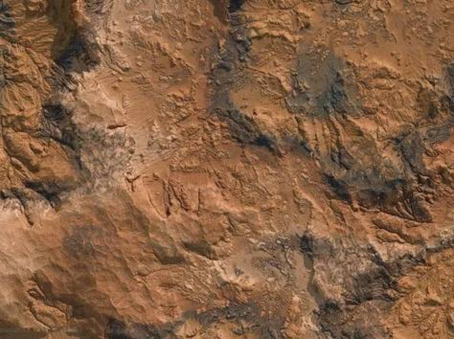 تأثير الرياح الأرضية على القمر