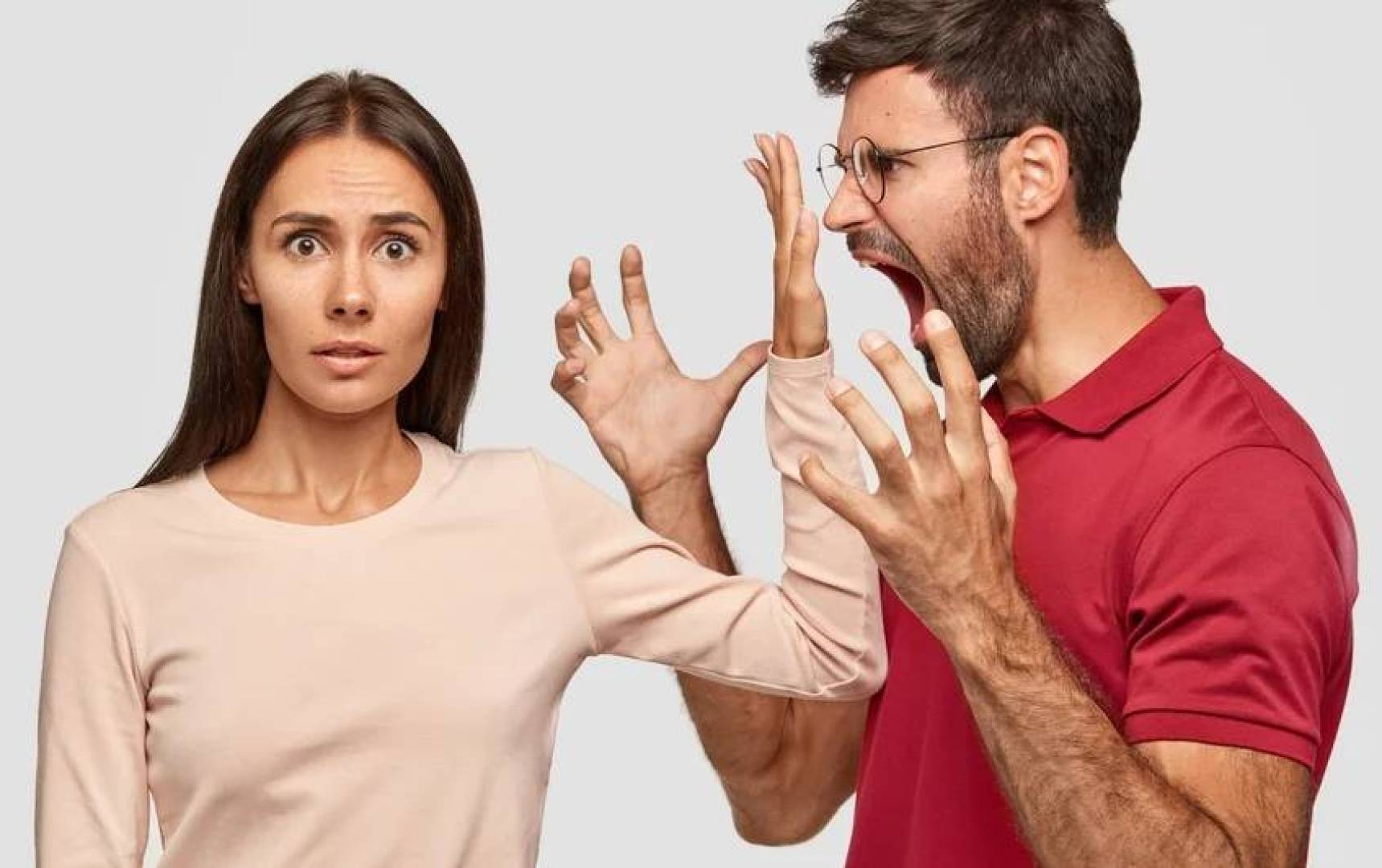 العلاقة بين طريقة استجابه للنقد وسمات شخصية