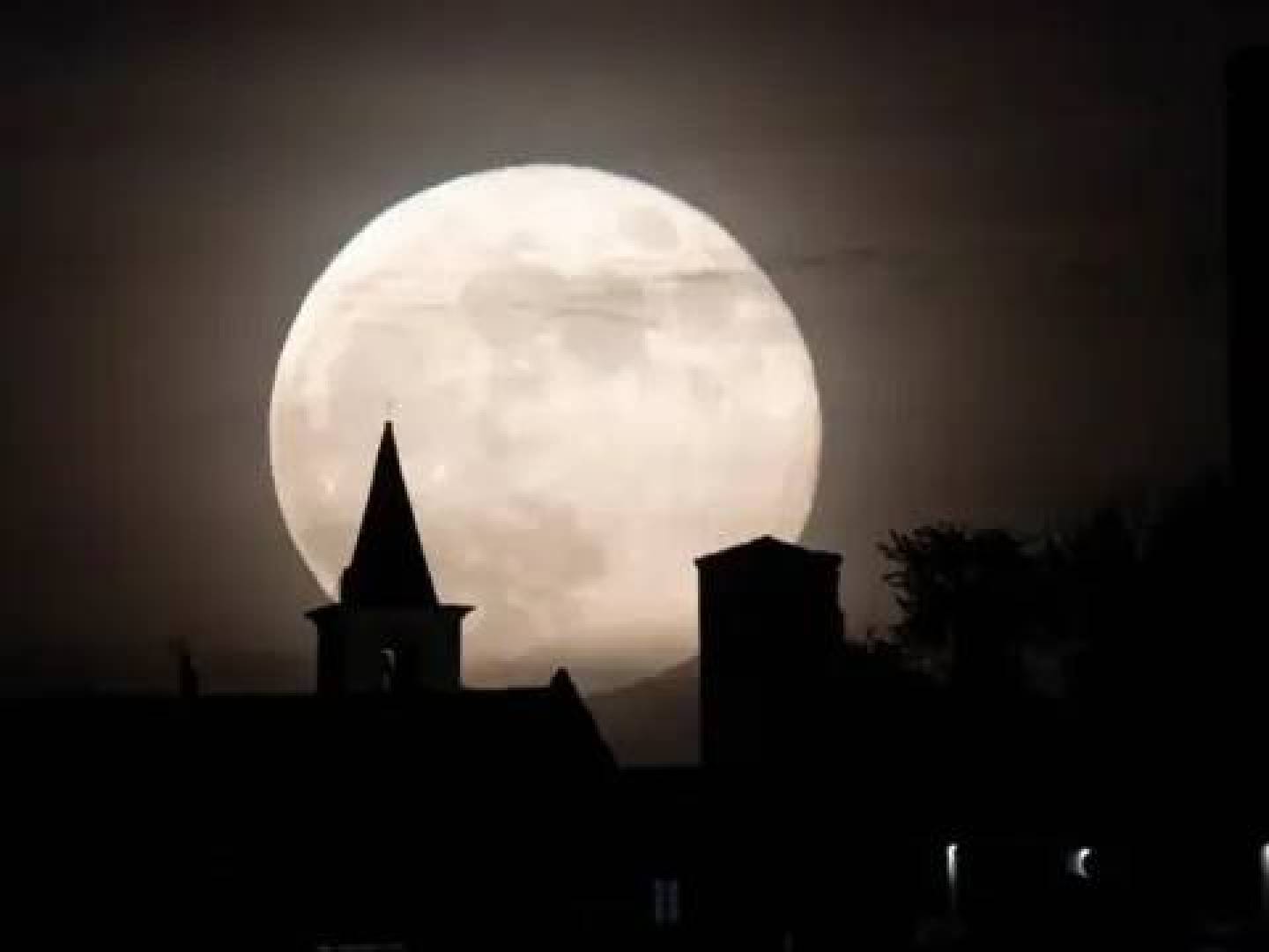 دراسة علمية تكشف أن الإنسان يمتلك ساعة داخلية مرتبطة بالقمر دراسة علمية تكشف أن الإنسان يمتلك ساعة داخلية مرتبطة بالقمر