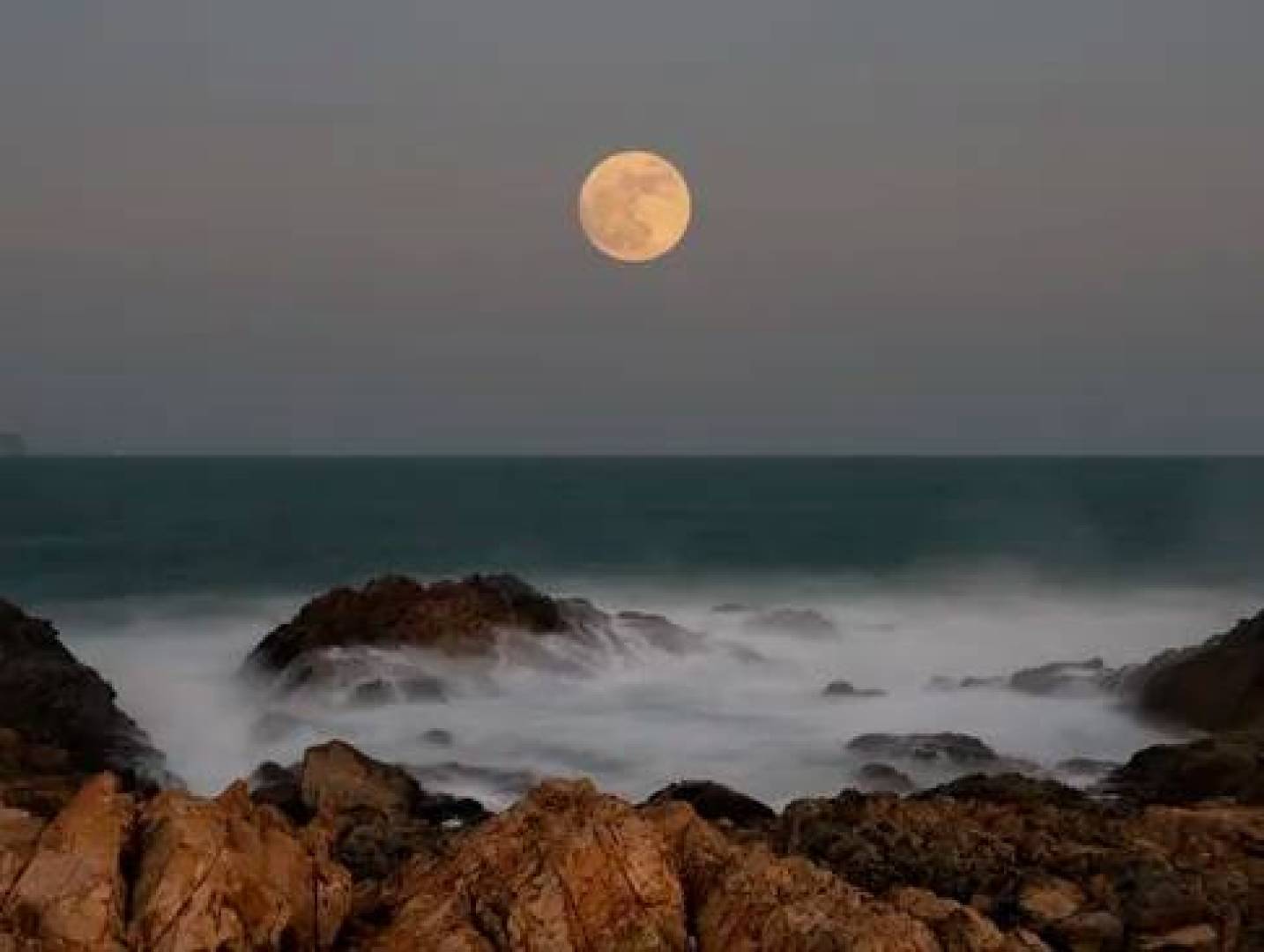 أكبر وأسطع بدر في عام 2025.. قمر القندس العملاق يزين سماء نوفمبر