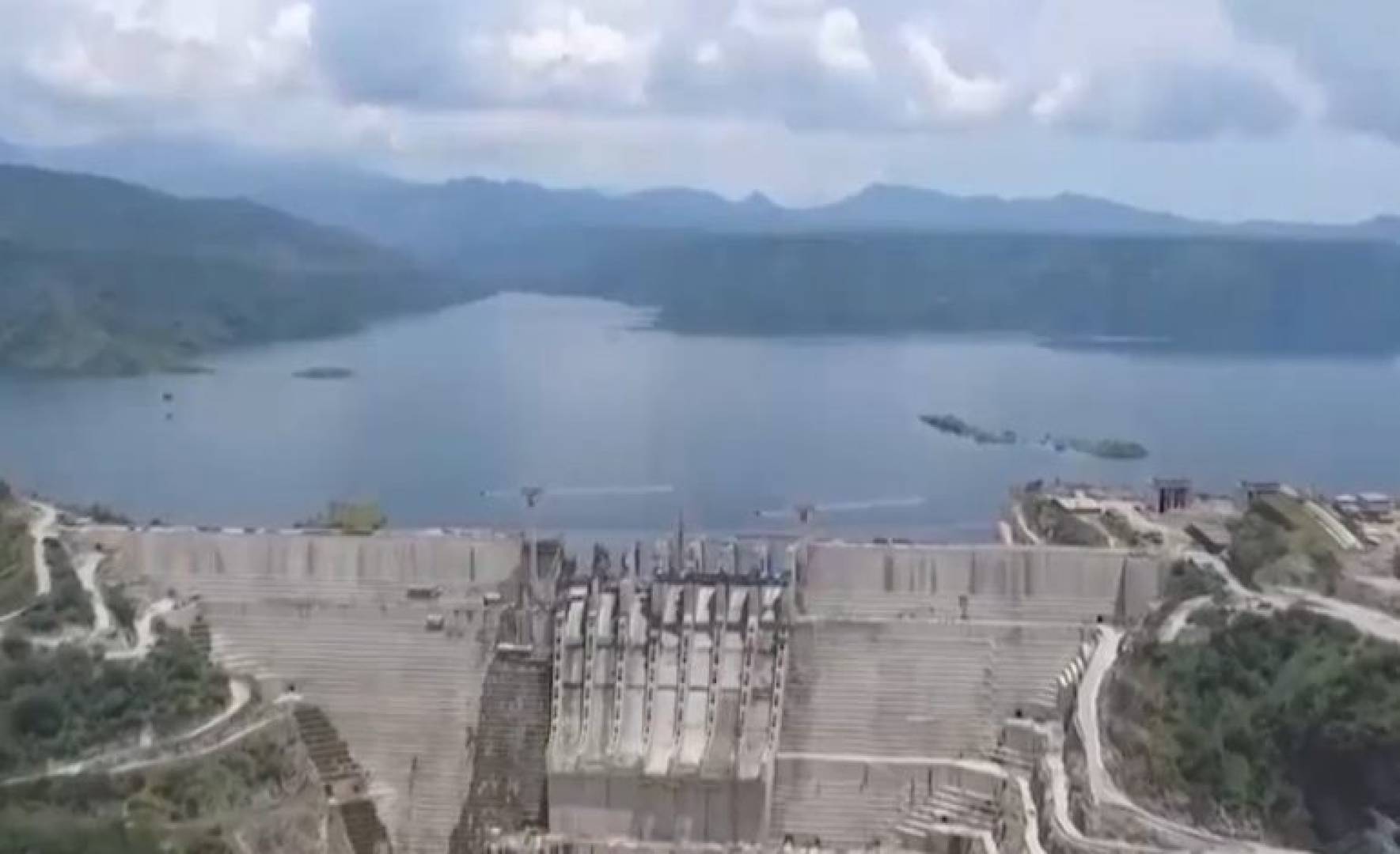 كتبت الأستاذة عبير بسام: 