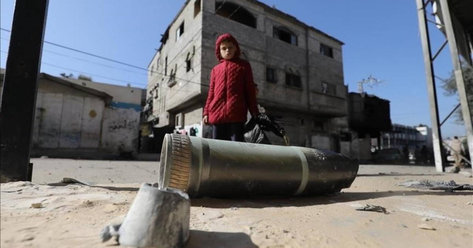 وزارة الداخلية الفلسطينية: 20 ألف قنبلة تحت الركام في قطاع غزة