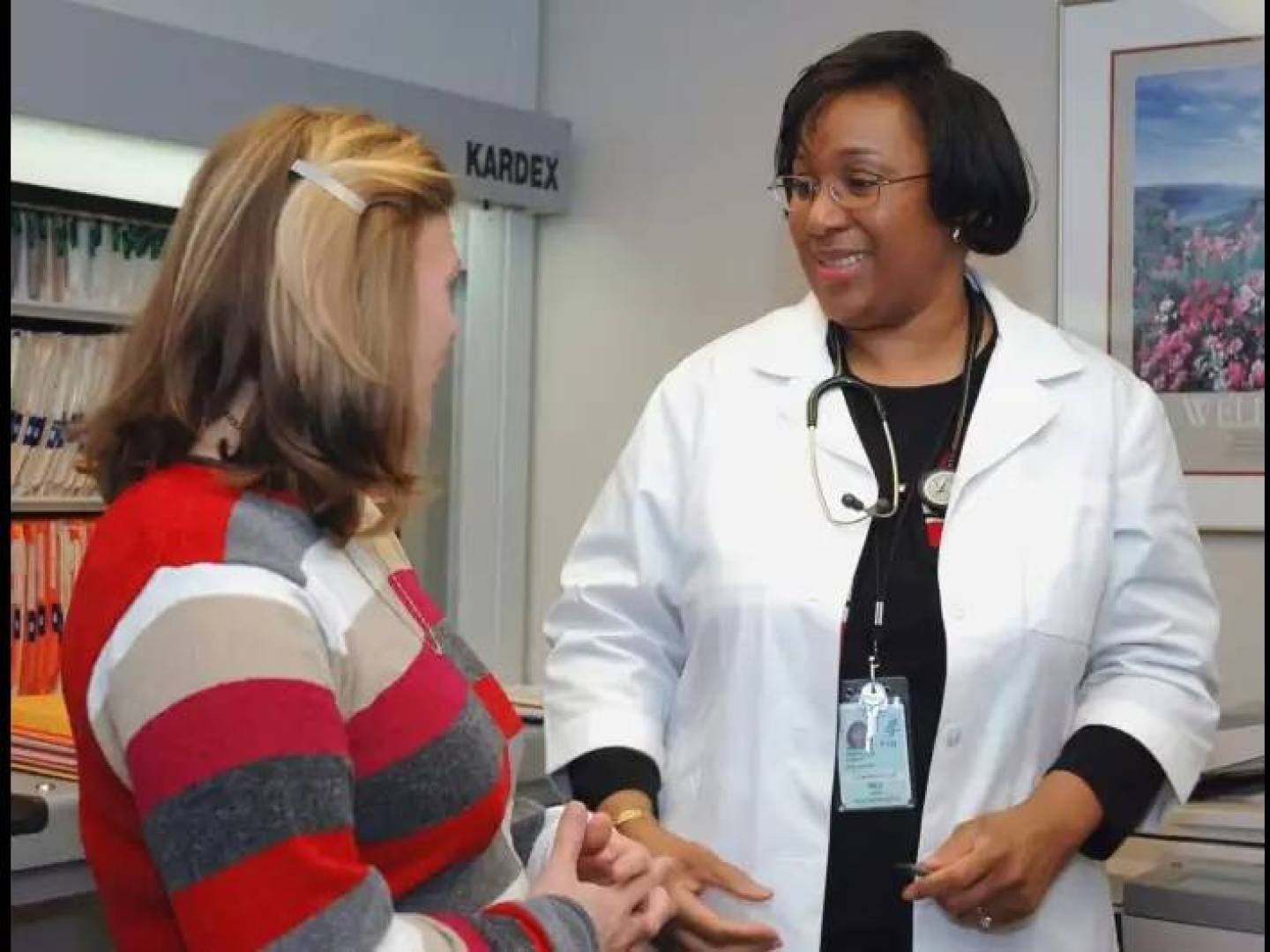 دواء شائع يحاكي هرمون البروجسترون يخفف الهبّات الساخنة ويظهر نشاطا مضادا للسرطان