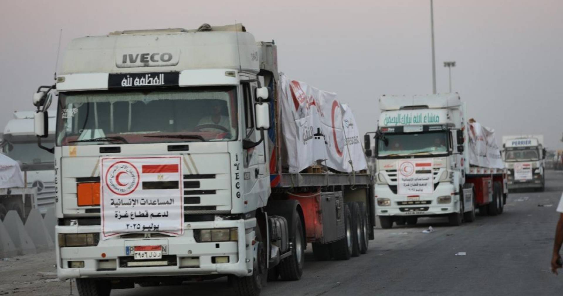 قافلة مساعدات زاد العزة الـ112 تنطلق من مصر إلى قطاع غزة