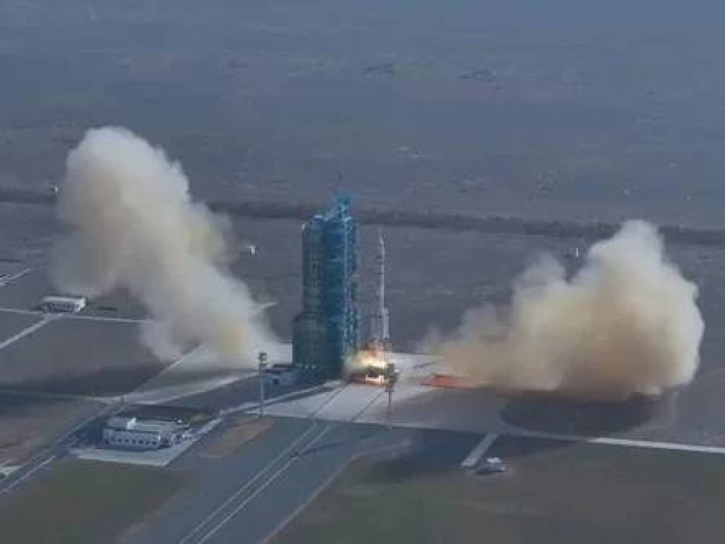 الصين تطلق مهمة إنقاذ فضائية لطاقم تيانغونغ