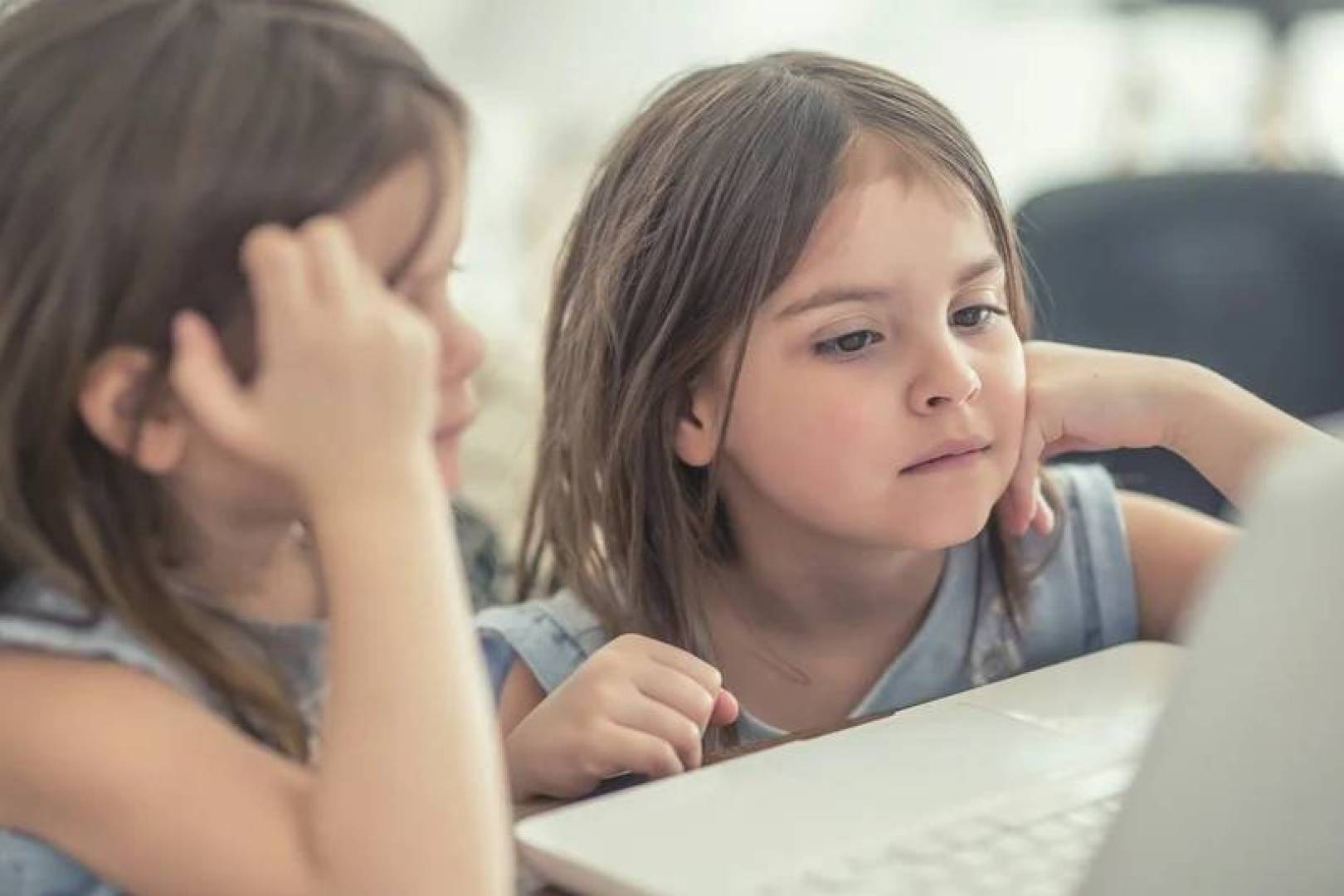 أستراليا تمنع الأطفال من استخدام مواقع التواصل الاجتماعي