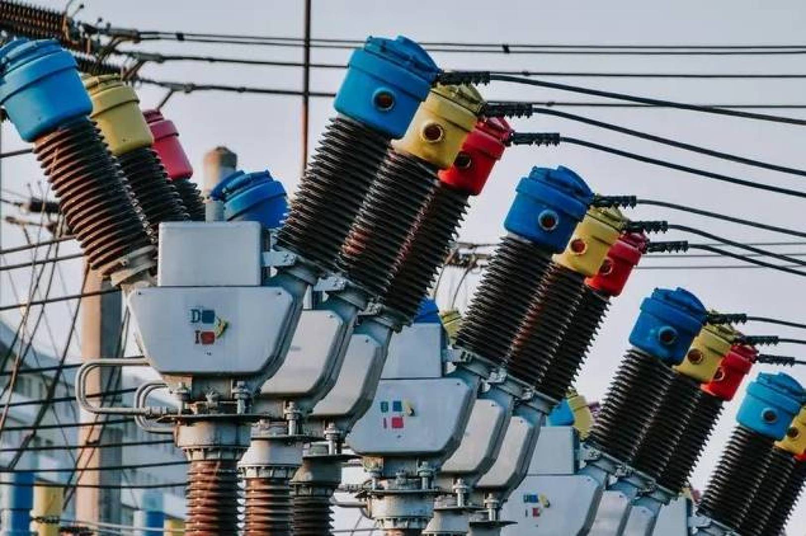 الصين تكشف عن أكبر محول كهربائي ذكي في العالم للطاقة النظيفة