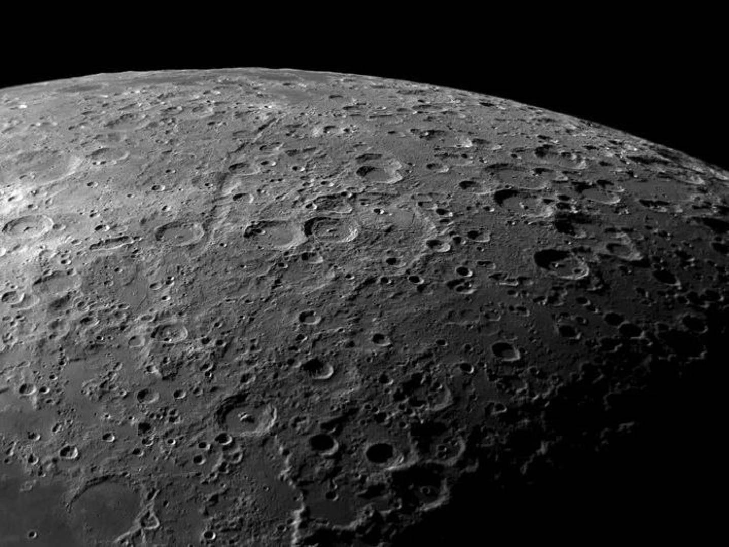 القمر قد يتحول إلى مقبرة للأقمار الصناعية