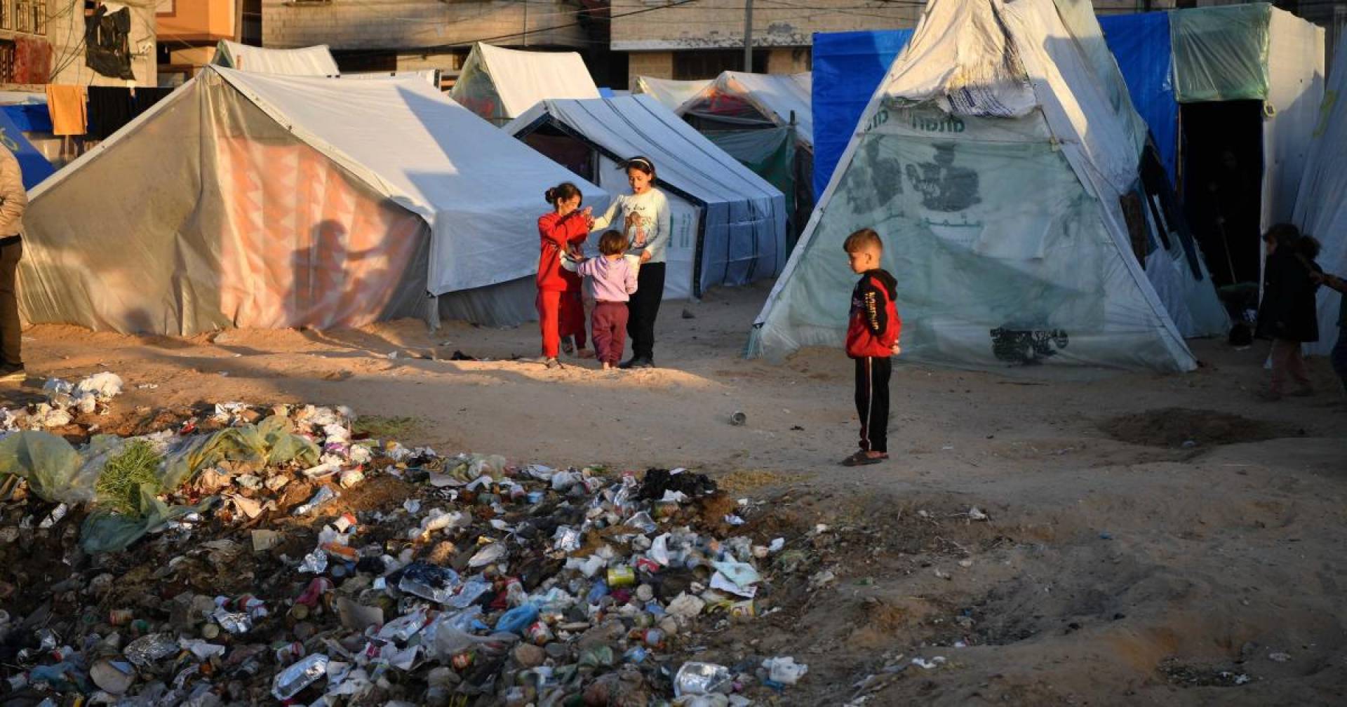 بلدية غزة تحذر من تفاقم أزمة النفايات في القطاع