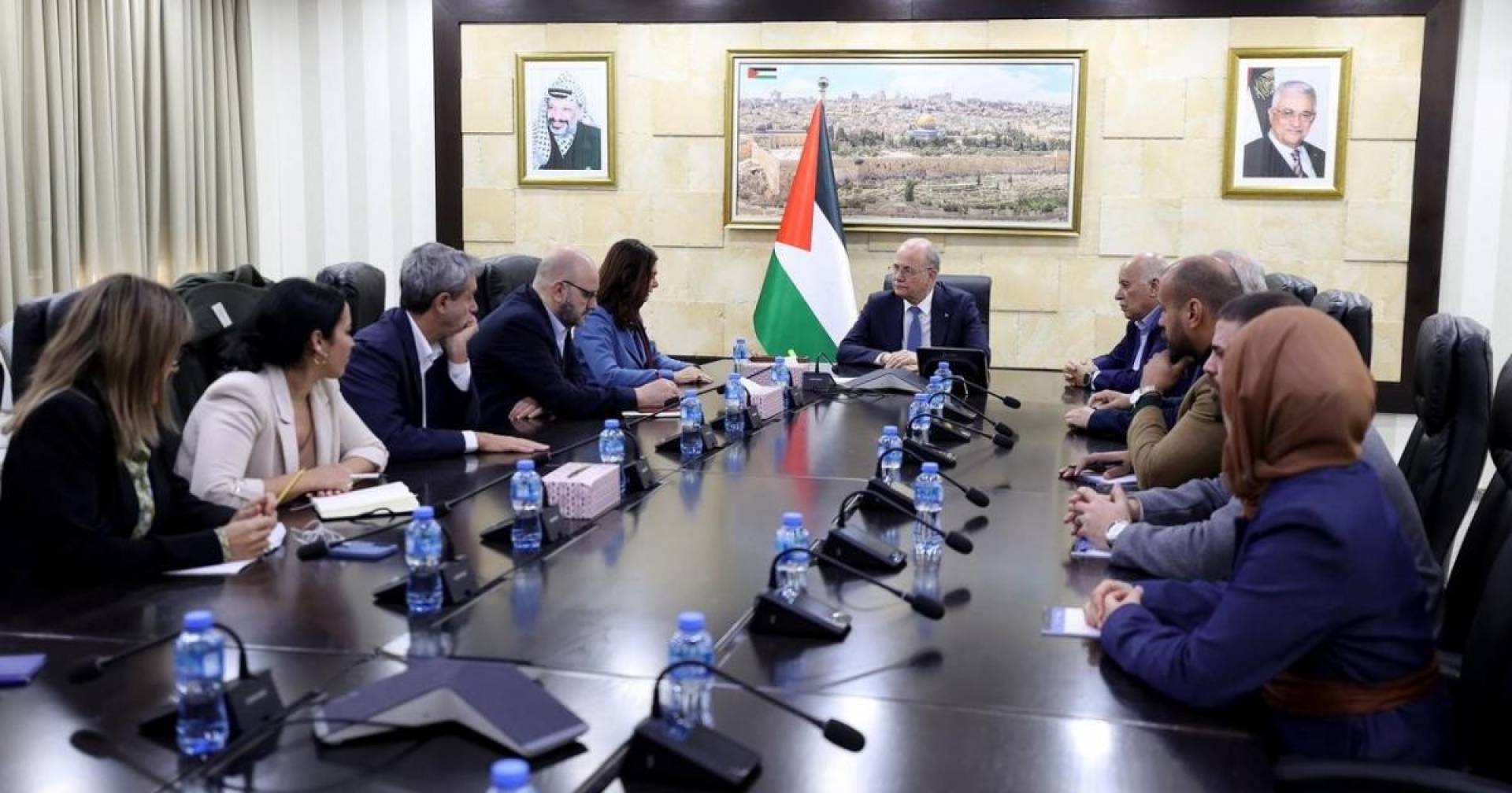 رئيس الوزراء الفلسطيني يلتقي وفد برلماني إيطالي برئاسة لورا بولدريني