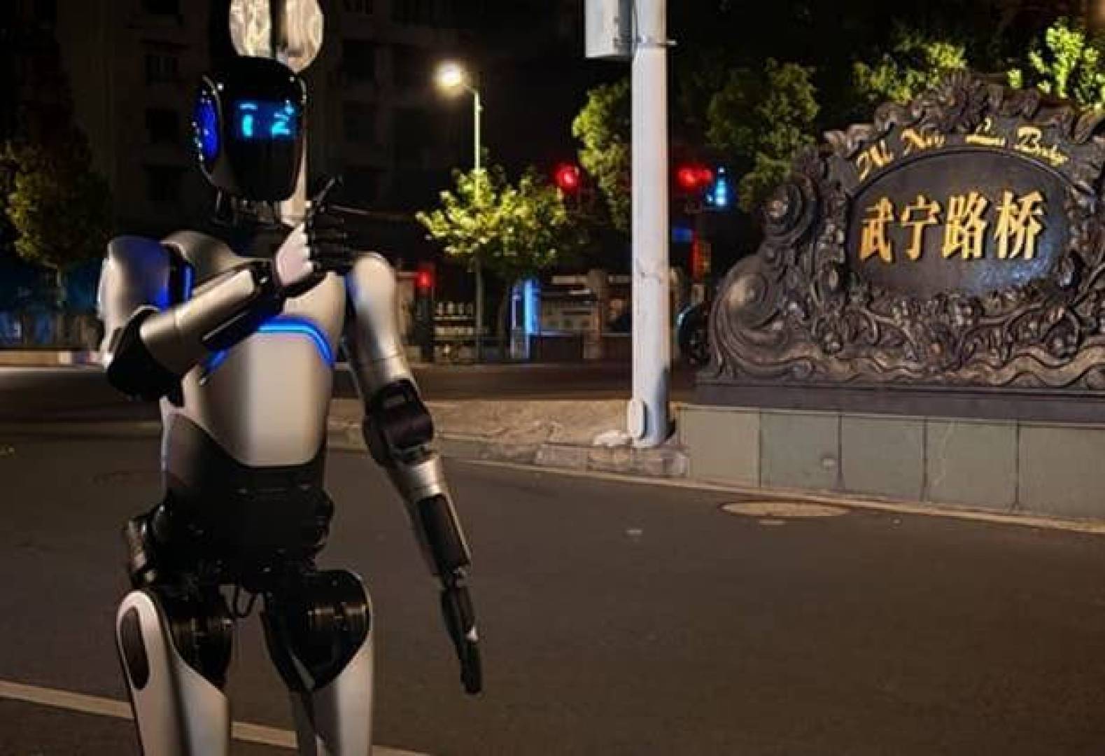 روبوت صيني يدخل موسوعة غينيس بالمشي