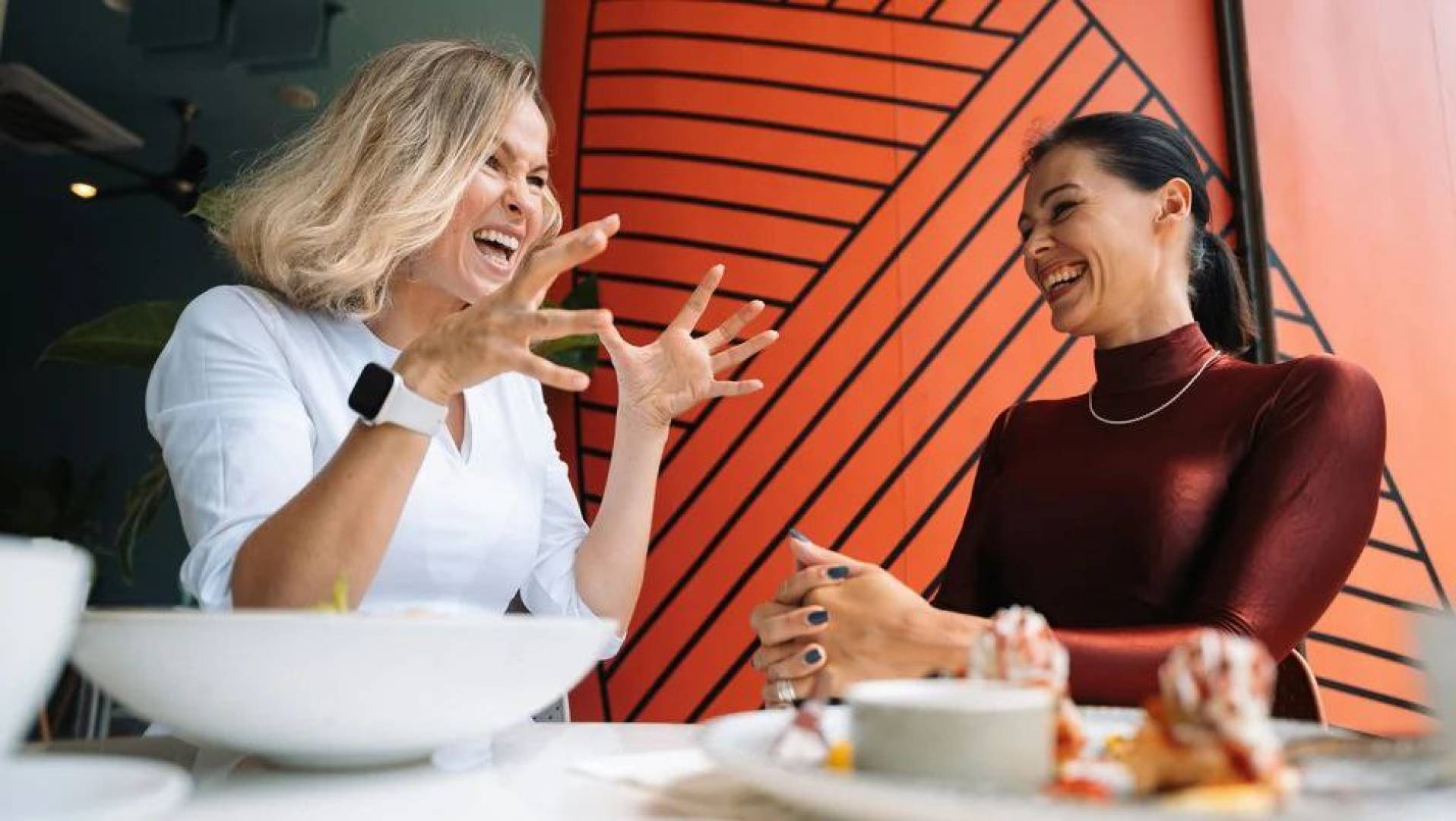 الإيماءات التي تجعل حديثك أكثر إقناع