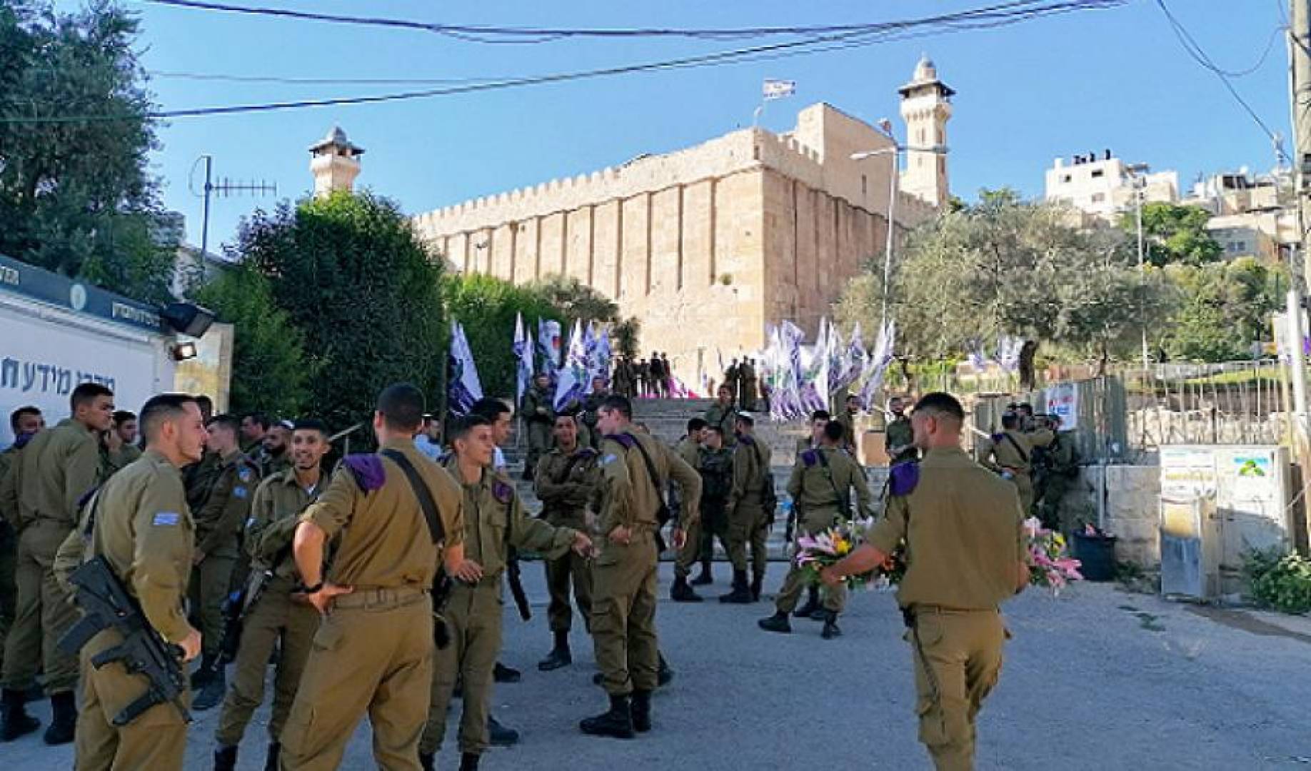 الاحتلال يغلق أبواب الحرم الإبراهيمي ويفرض واقع استيطاني جديد