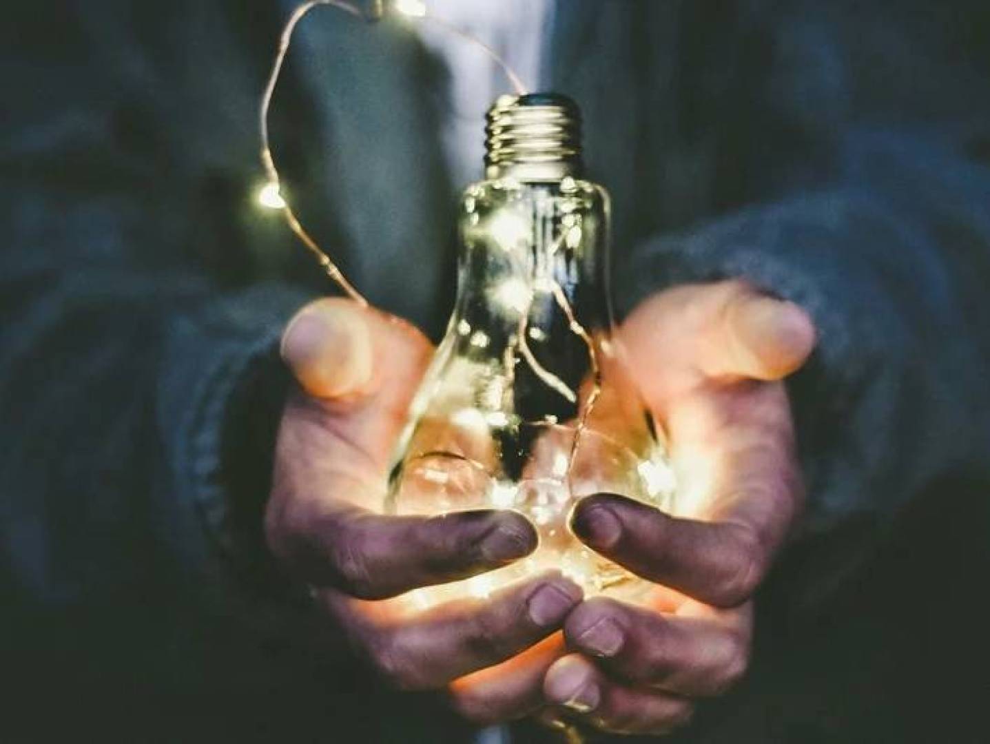 الصين تكشف عن سوار كهربائي يعمل كبديل للقهوة ومشروبات الطاقة