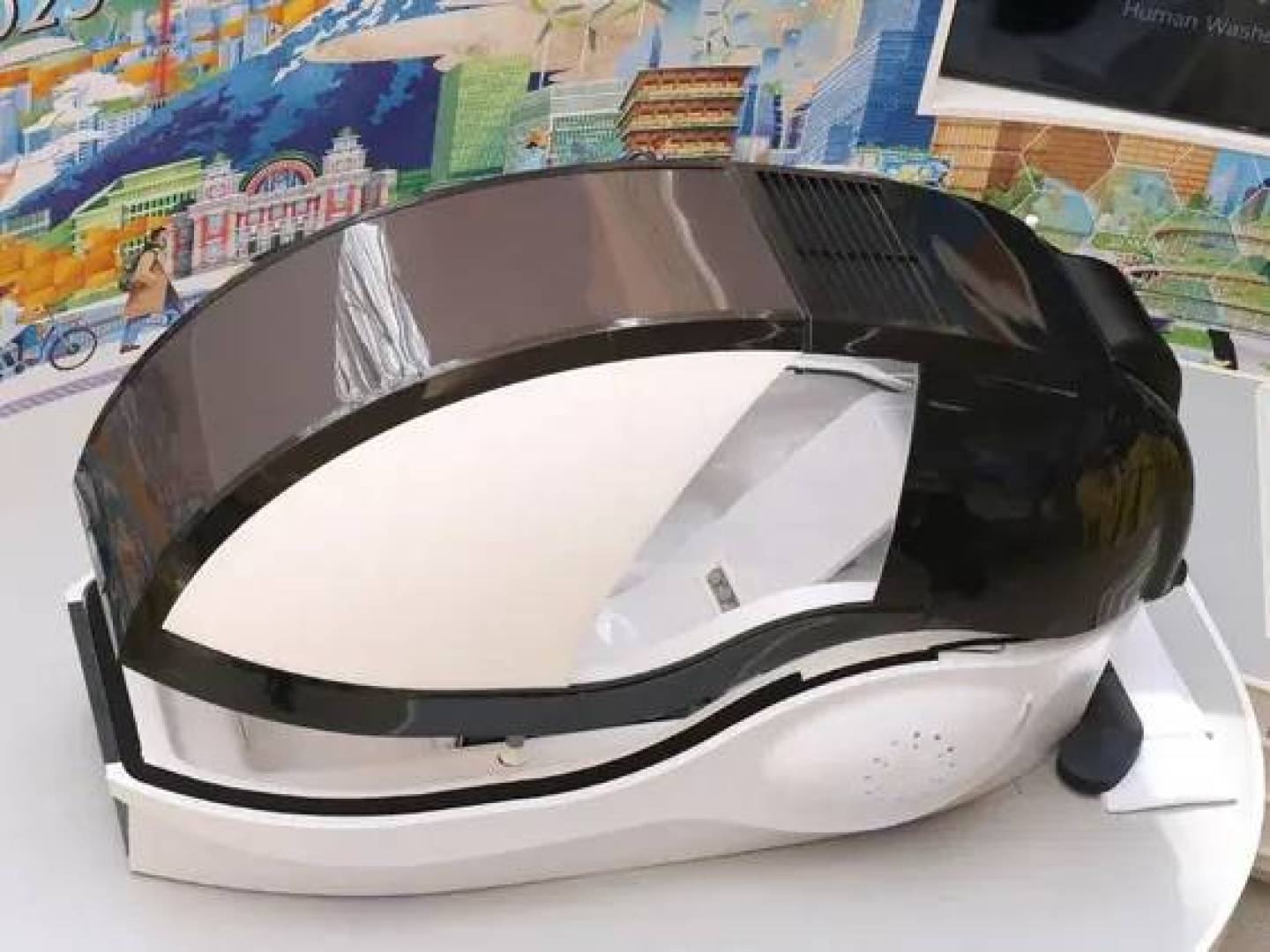 غسالة بشرية مبتكرة تنظف الجسم خلال 15 دقيقة تُطرح للبيع في اليابان