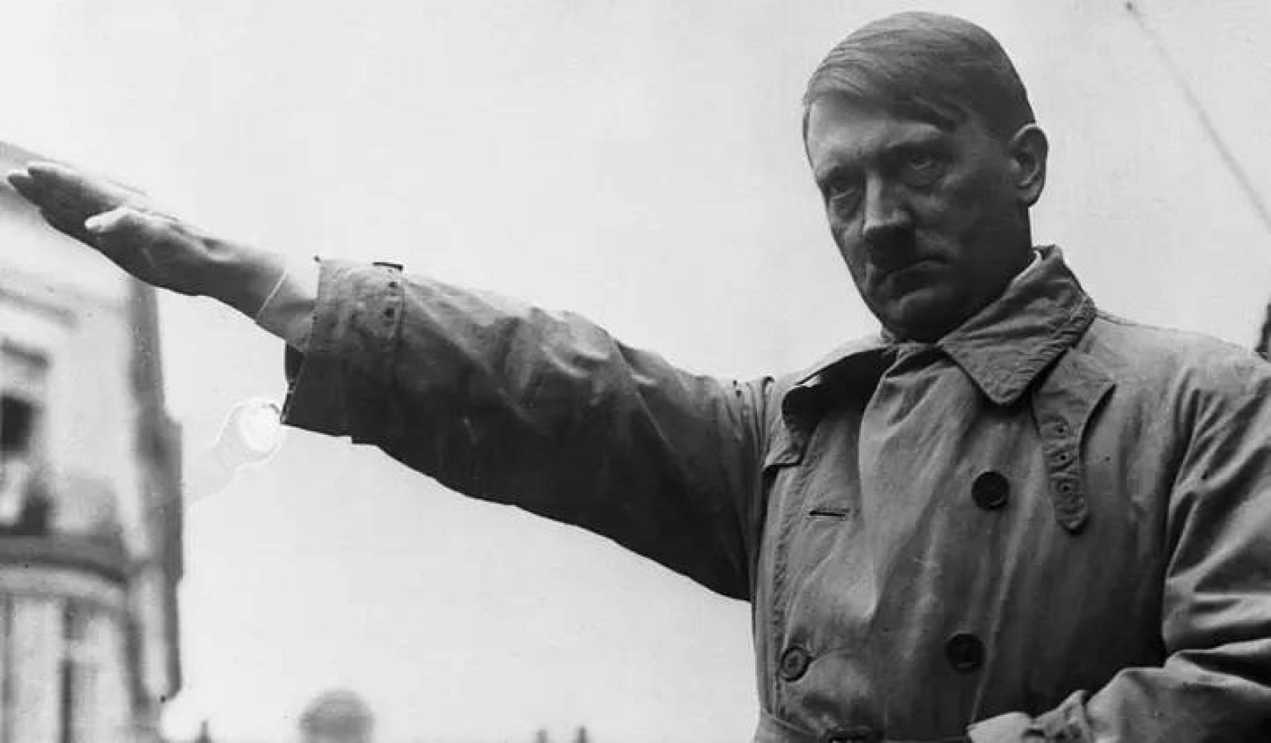 الكشف عن حقائق جديدة عن صحة هتلر ونسبه