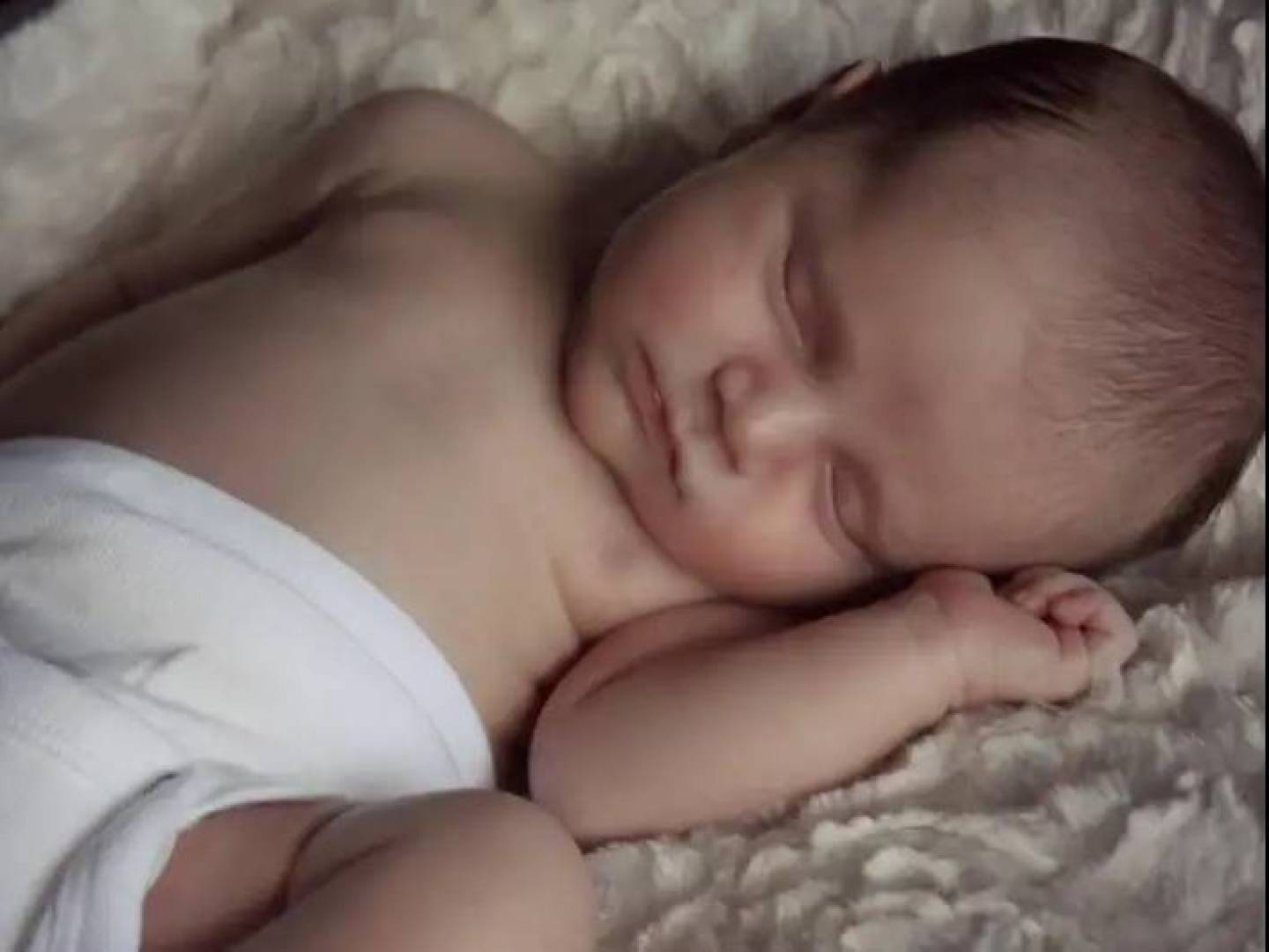 صحة الأمعاء طفل الرضيع تساعد على النوم بشكل أفضل