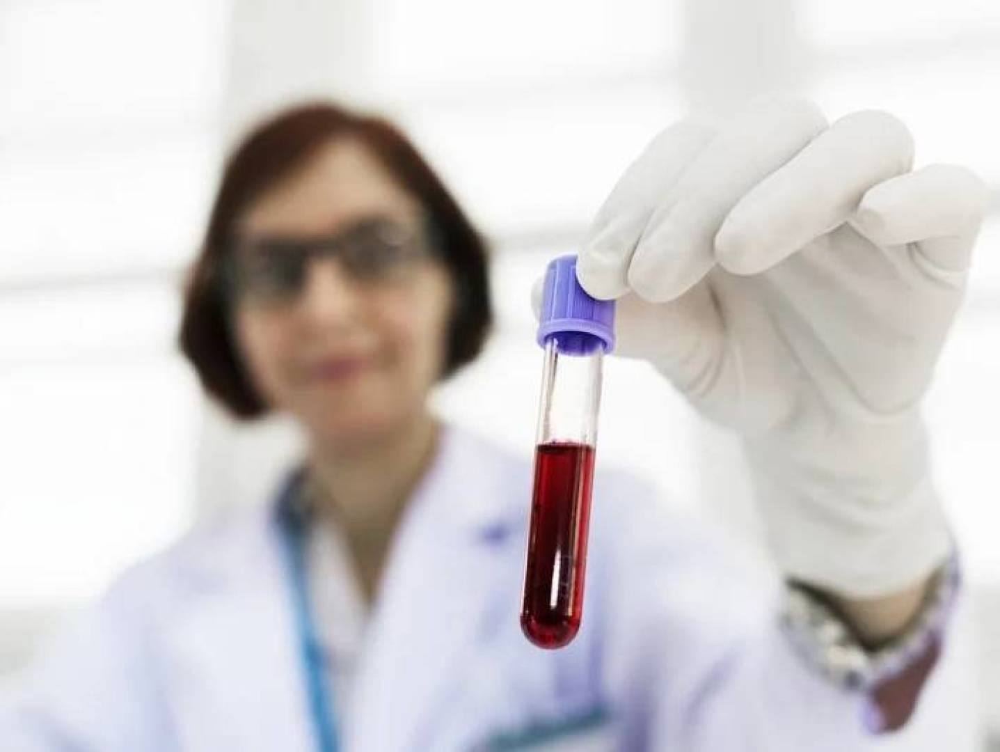 قطرة دم واحدة تكشف أسرار شخصيتك.. العلم يحسم الجدل