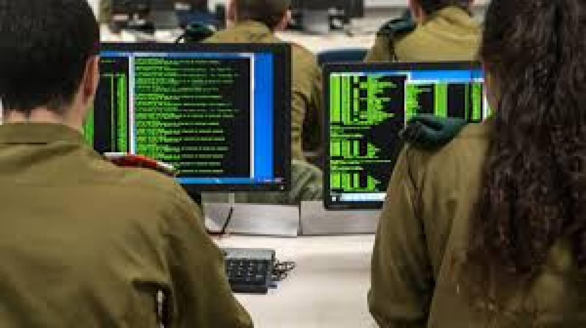 حرب الوعي: آلاف الحسابات الصهيونية التي تديرها الوحدة 8200 تتقمّص هويات العرب