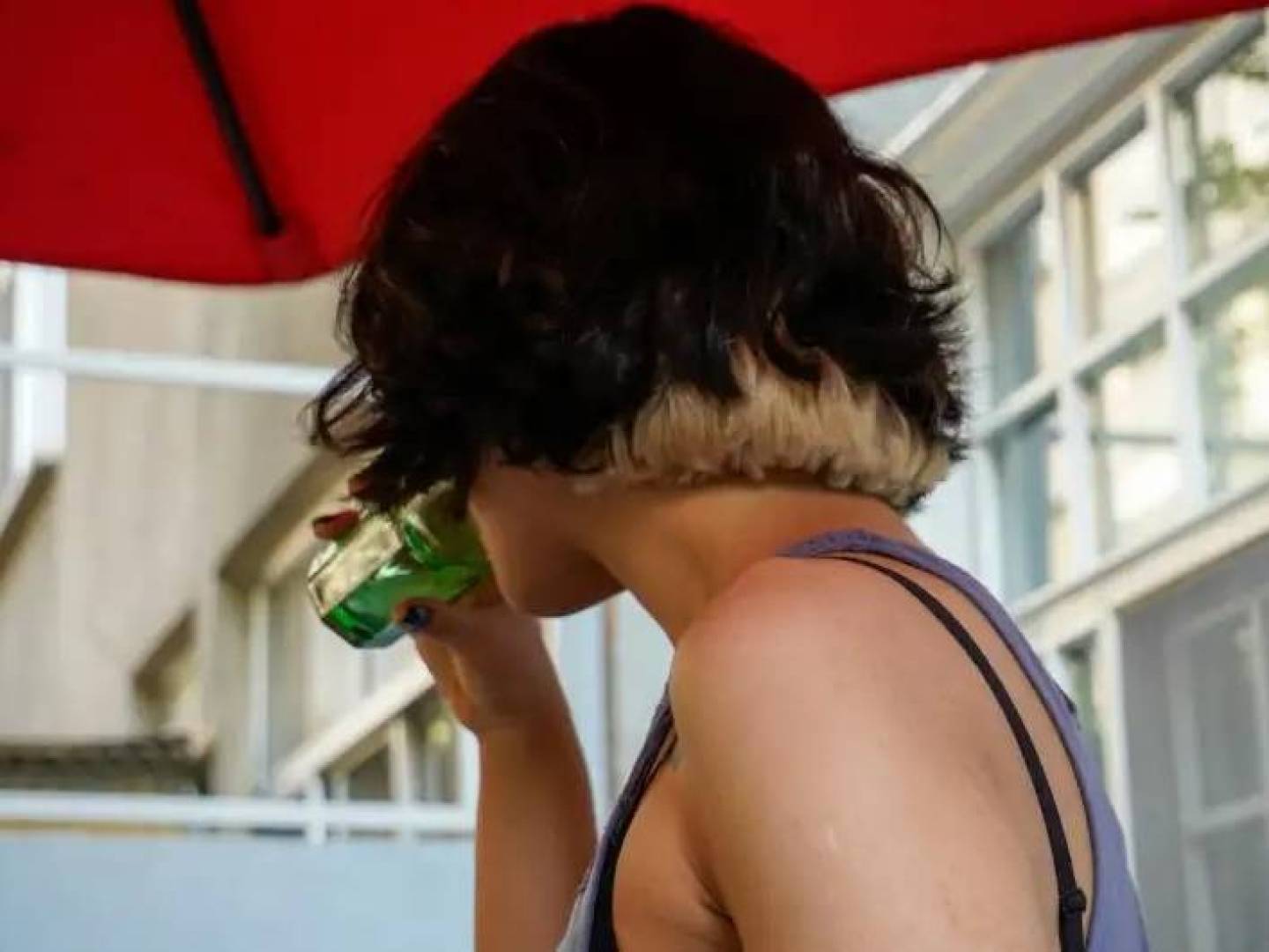 دراسة جديدة تكشف العلاقة بين المشروبات عالية السكر واضطرابات القلق عند المراهقين