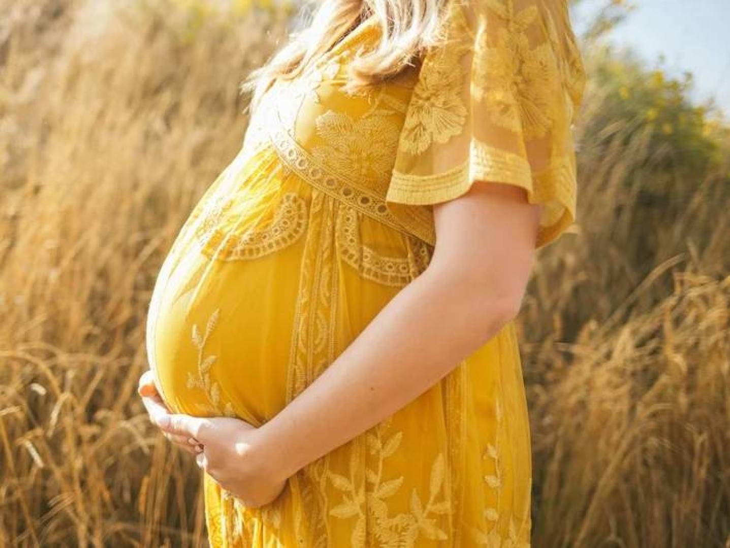 بحث أوروبي يكشف القدرات البيولوجية للمرأة في الإنجاب ويحذر من المخاطر الصحية