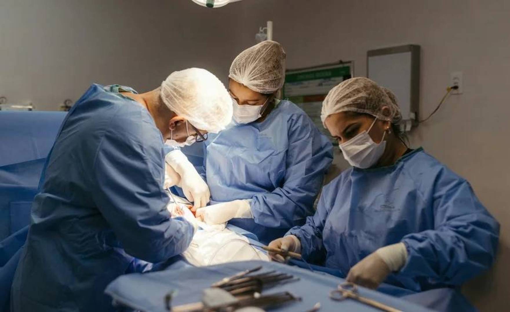 ابتكار جراحي روسي يقلل مضاعفات عمليات الأمعاء ويعزز أمان التوصيل المعوي