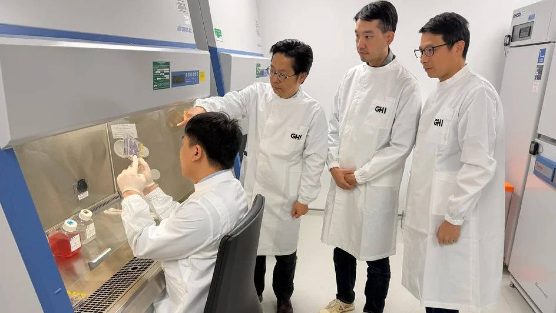 لقاح جديد بجرعة واحدة يوقف انتقال كوفيد-19