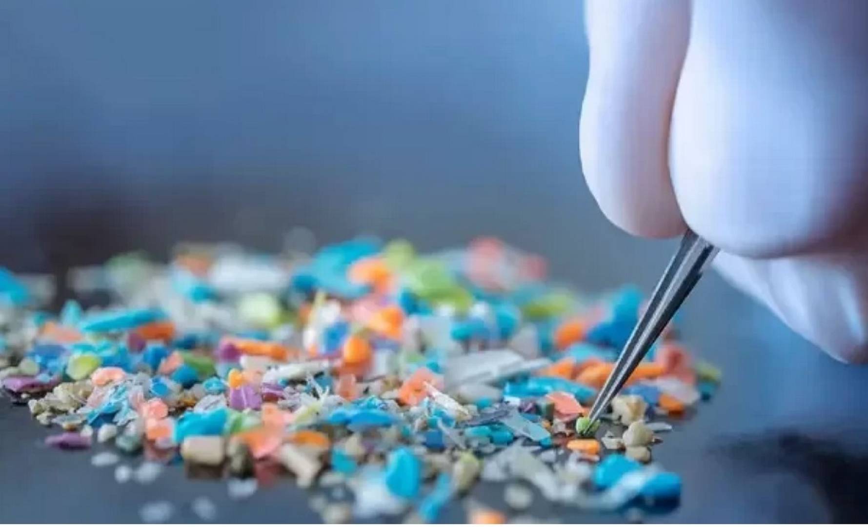 ابتكار طريقة تعتمد على الطاقة الشمسية لتحويل البلاستيك إلى حمض الأسيتيك