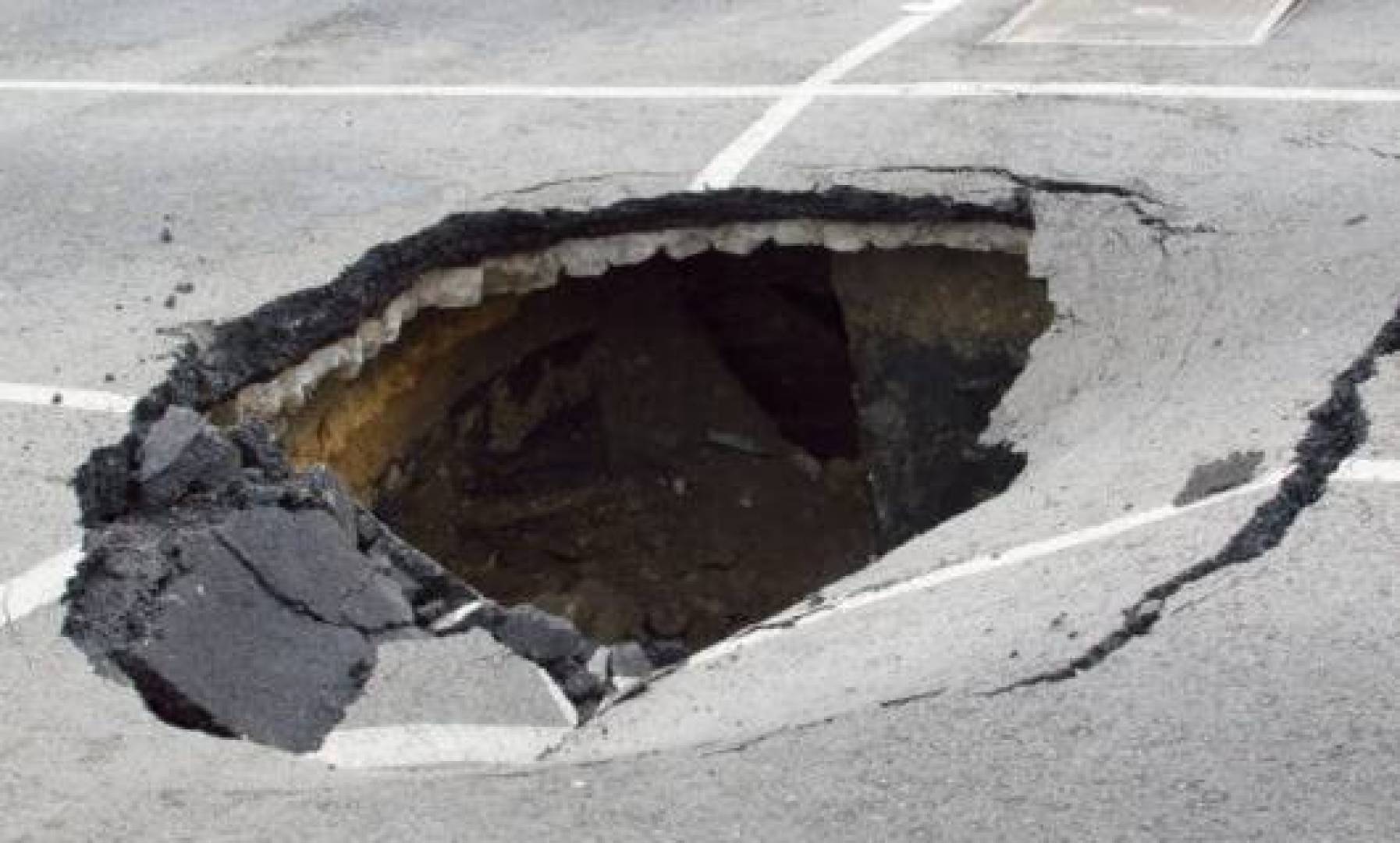 كيف تتكوّن الحفر الانهدامية؟ ولماذا يصعب التنبؤ بها؟