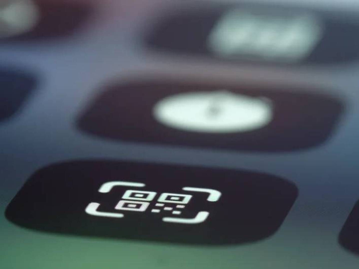 ابتكار علمي يمنع تزوير رموز QR عبر تغيير لون المعادن