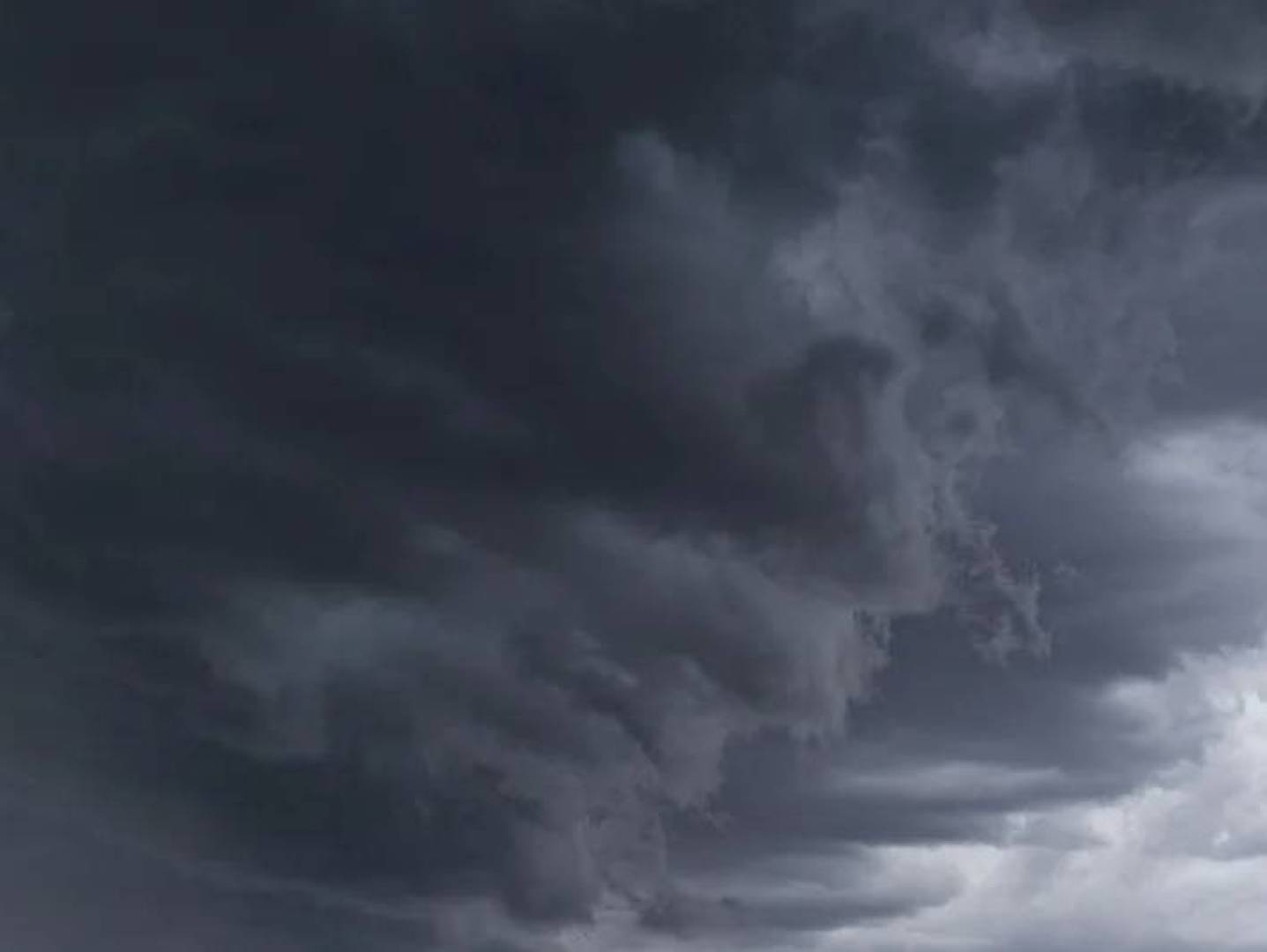 اكتشاف غازات دقيقة خفيه تعيد تشكيل فهم تكوين السحب الممطرة