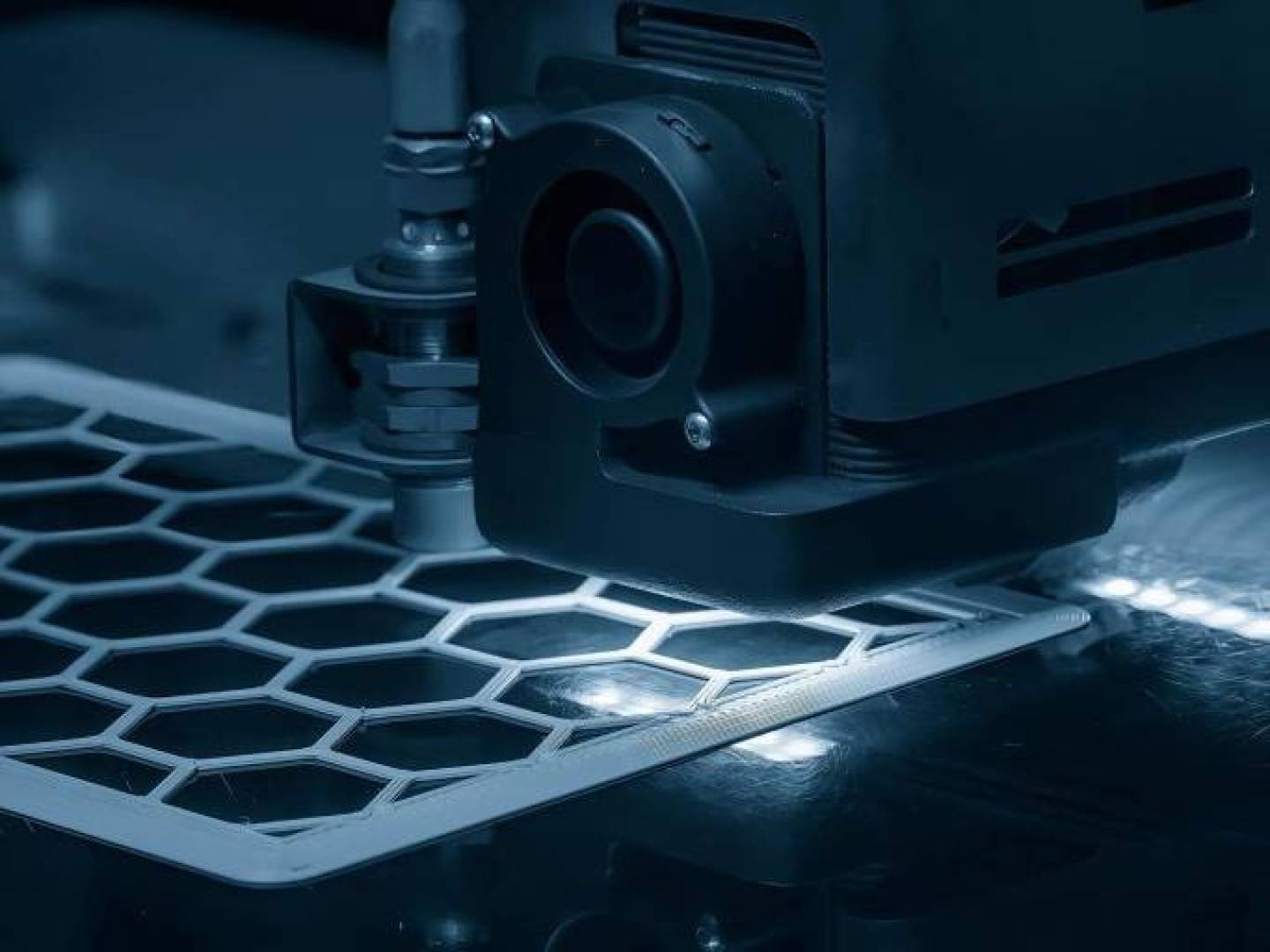 تقنية طباعة ثلاثية الأبعاد لأحد أصلب المواد الهندسية في العالم