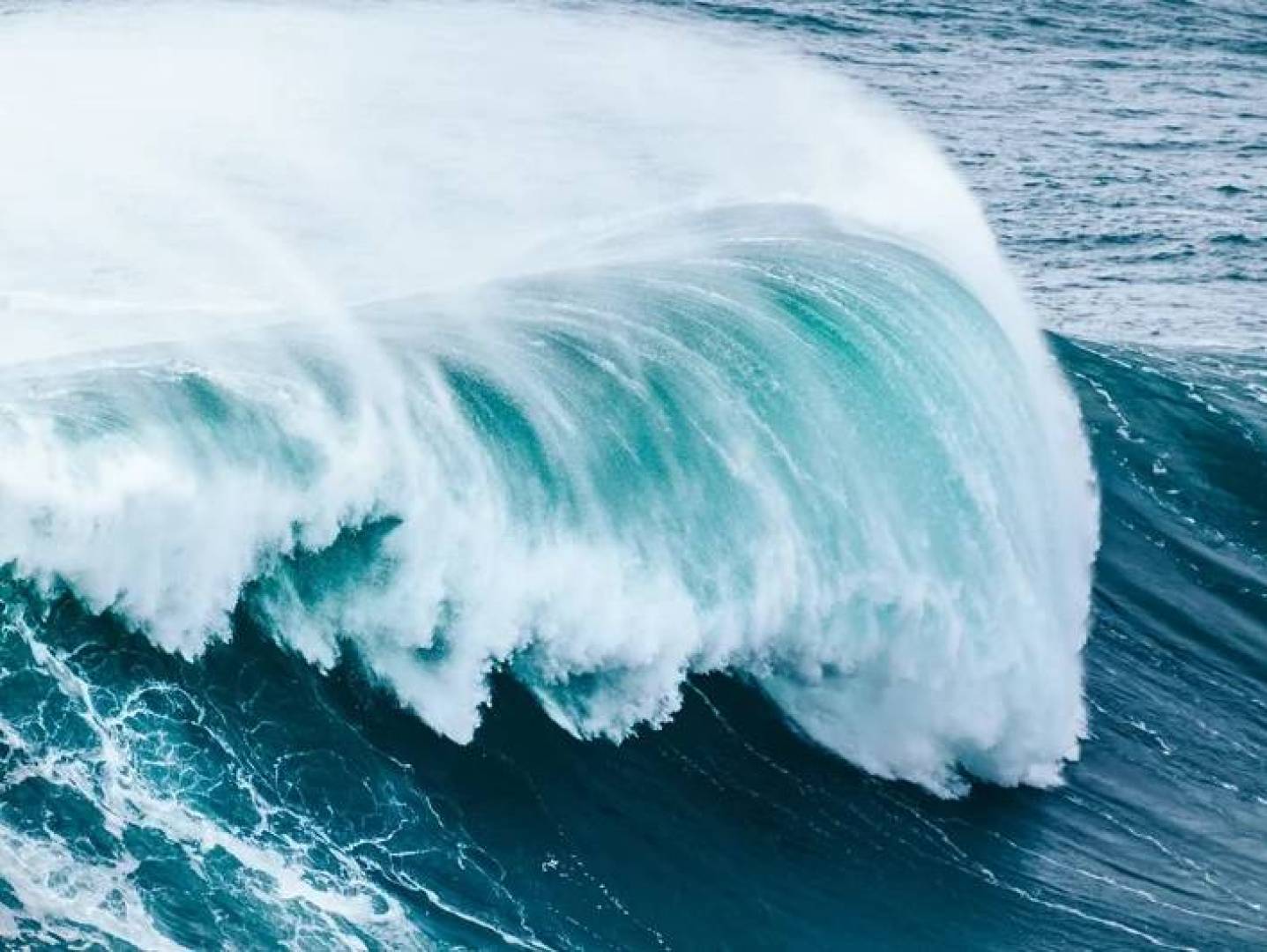 تقنية مبتكرة لاستخراج الطاقة من أمواج البحر بكفاءة تصل إلى 50%