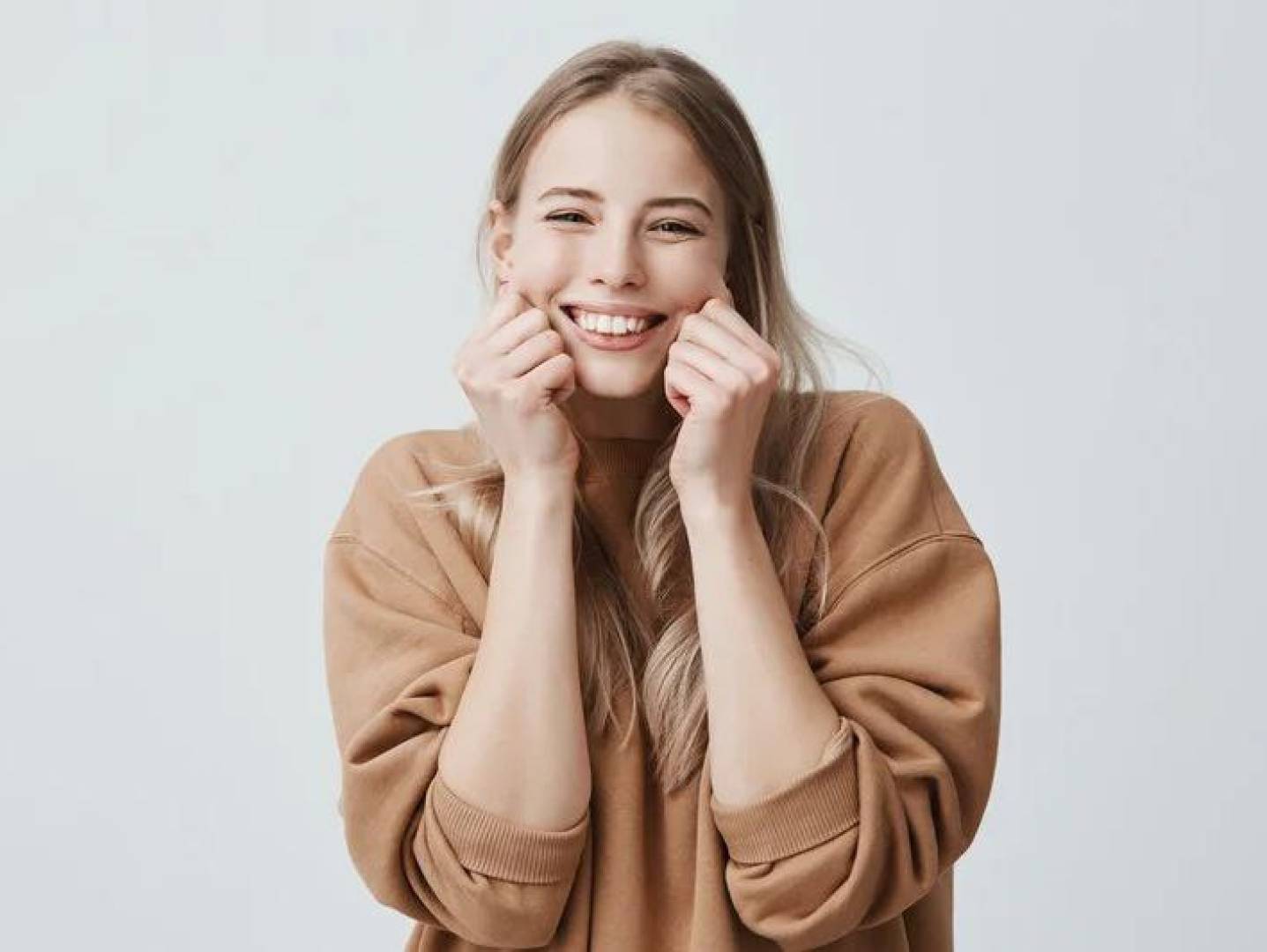 آلية تكوين الدماغ لتعبيرات الوجه قبل تحرك العضلات