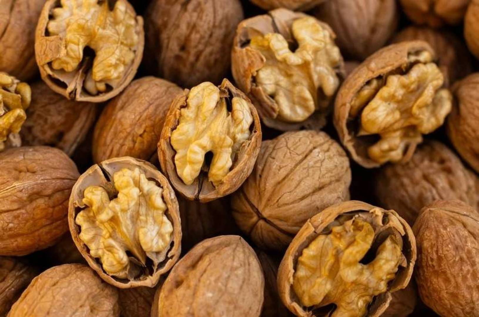 مكونات الجوز تساعد على استعادة البنية الطبيعية للنوم